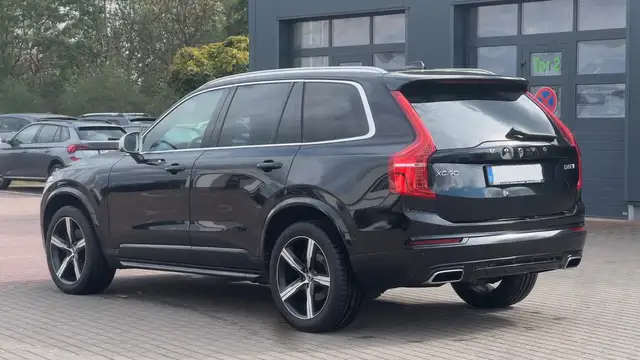 Volvo XC90 view 4