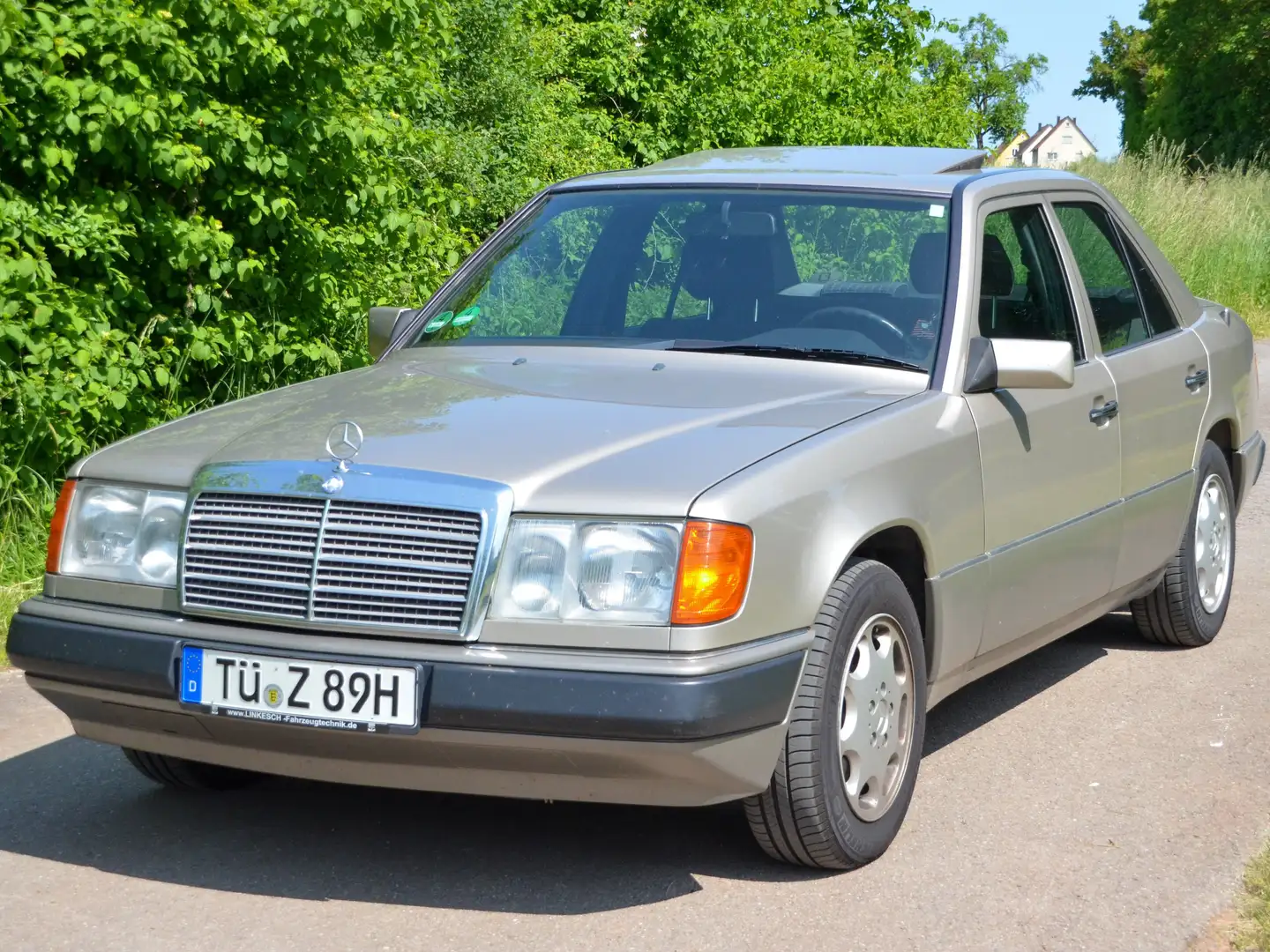 Mercedes-Benz 200 200E, H-Gutachten Gold - 1