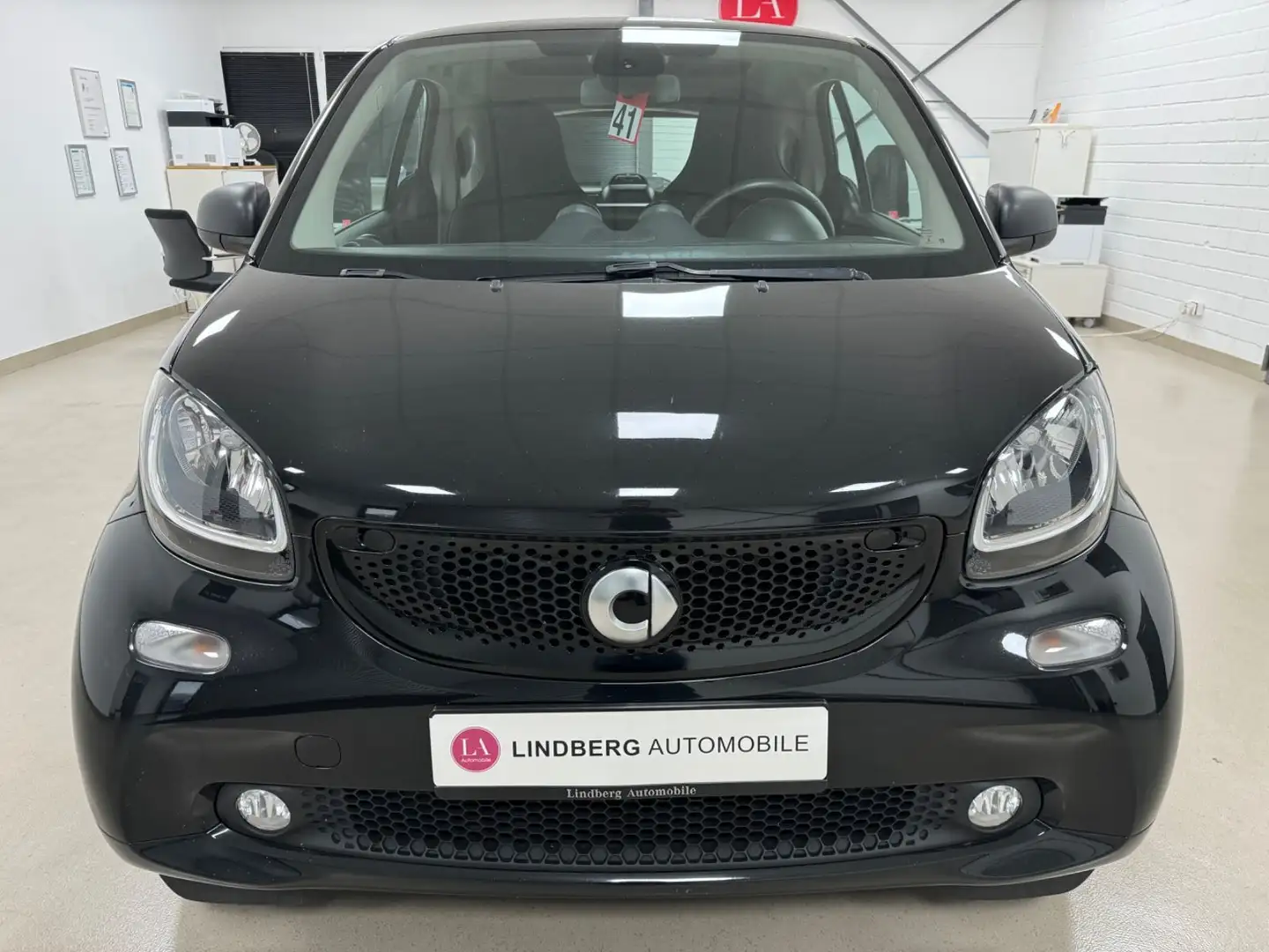 smart forTwo fortwo coupe Basis 52kW*STZHZ*PANO*KLIMA* Schwarz - 2