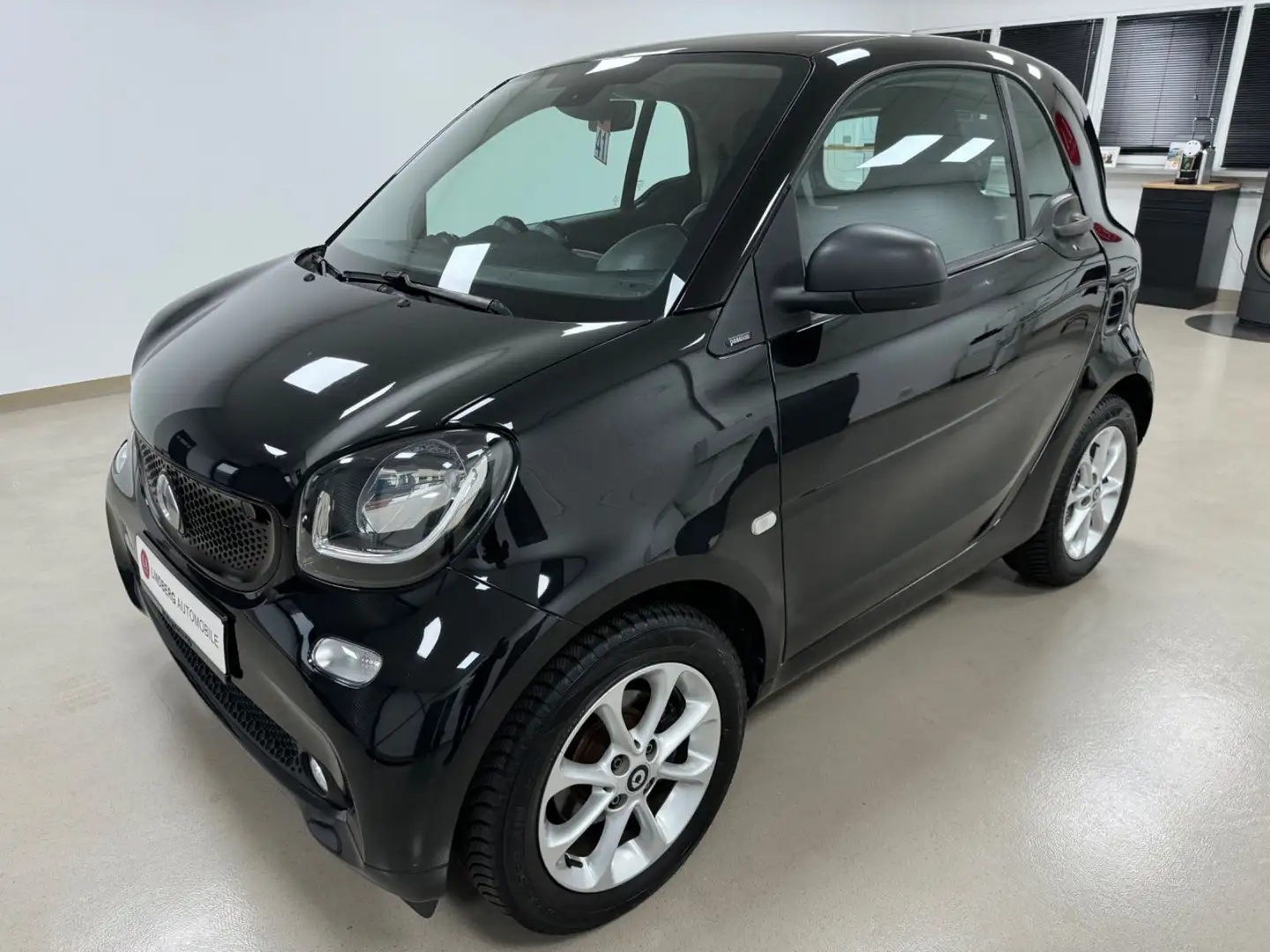 smart forTwo fortwo coupe Basis 52kW*STZHZ*PANO*KLIMA* Schwarz - 1