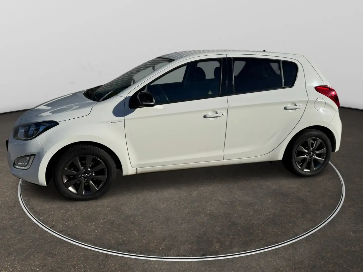 Hyundai i20 FIFA World Cup Edition 1.2 Klima, Tempomat, PDC Weiß - 2