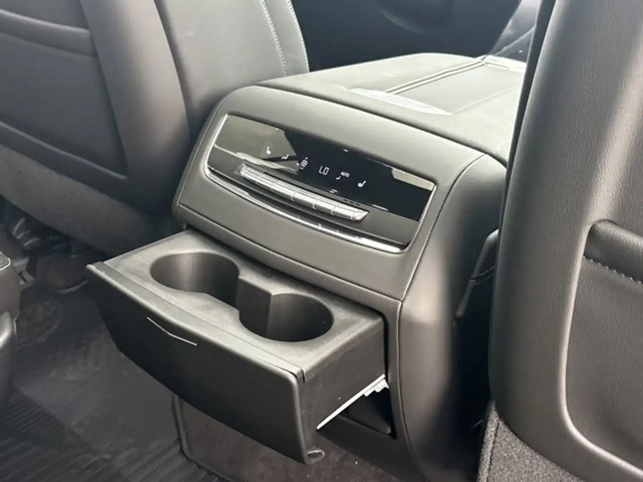 Cadillac Escalade снимка Cadillac Escalade