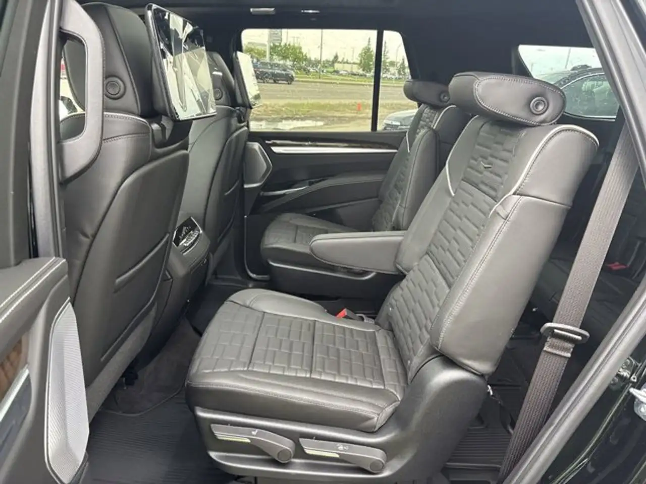 Cadillac Escalade снимка Cadillac Escalade