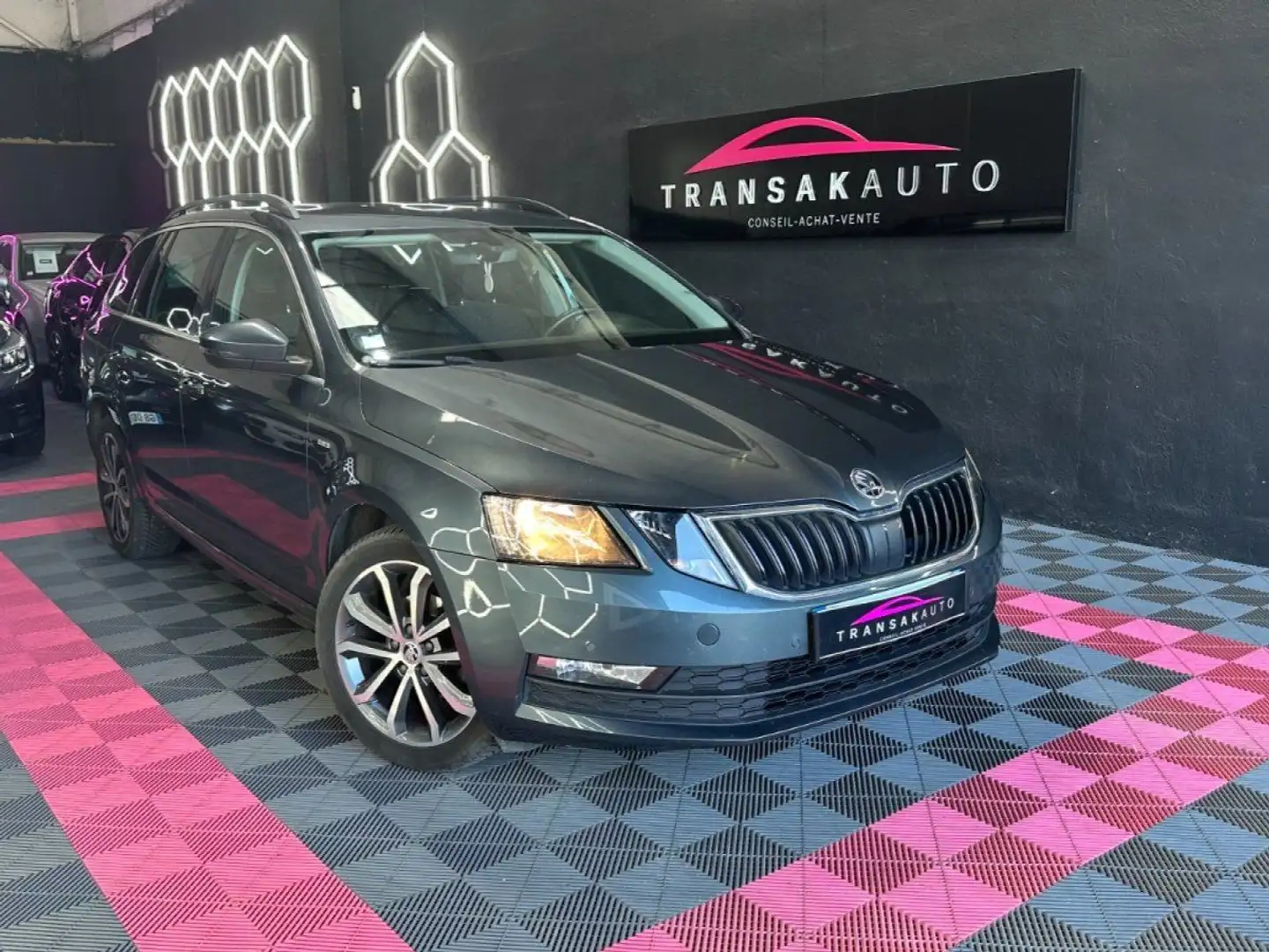 Skoda Octavia Drive 1.6 TDI 116 ch CR FAP DSG7 ~ Climatisation automatique bi-zone ~ Écran multimédia ~ Radars AV AR Grau - 1