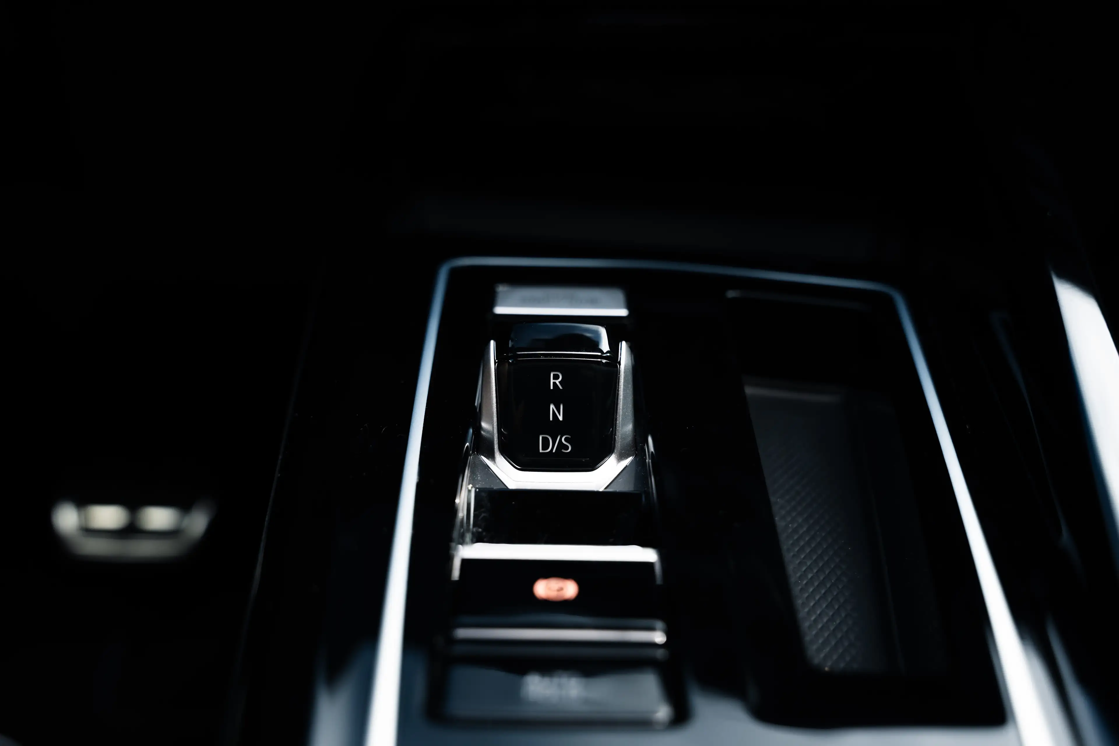 Volkswagen Golf R Golf Variant R 2.0 TSI 4Motion DSG H&K/HUD/AKRA/Nurburgring/DCC/Performance pack — photo 15
