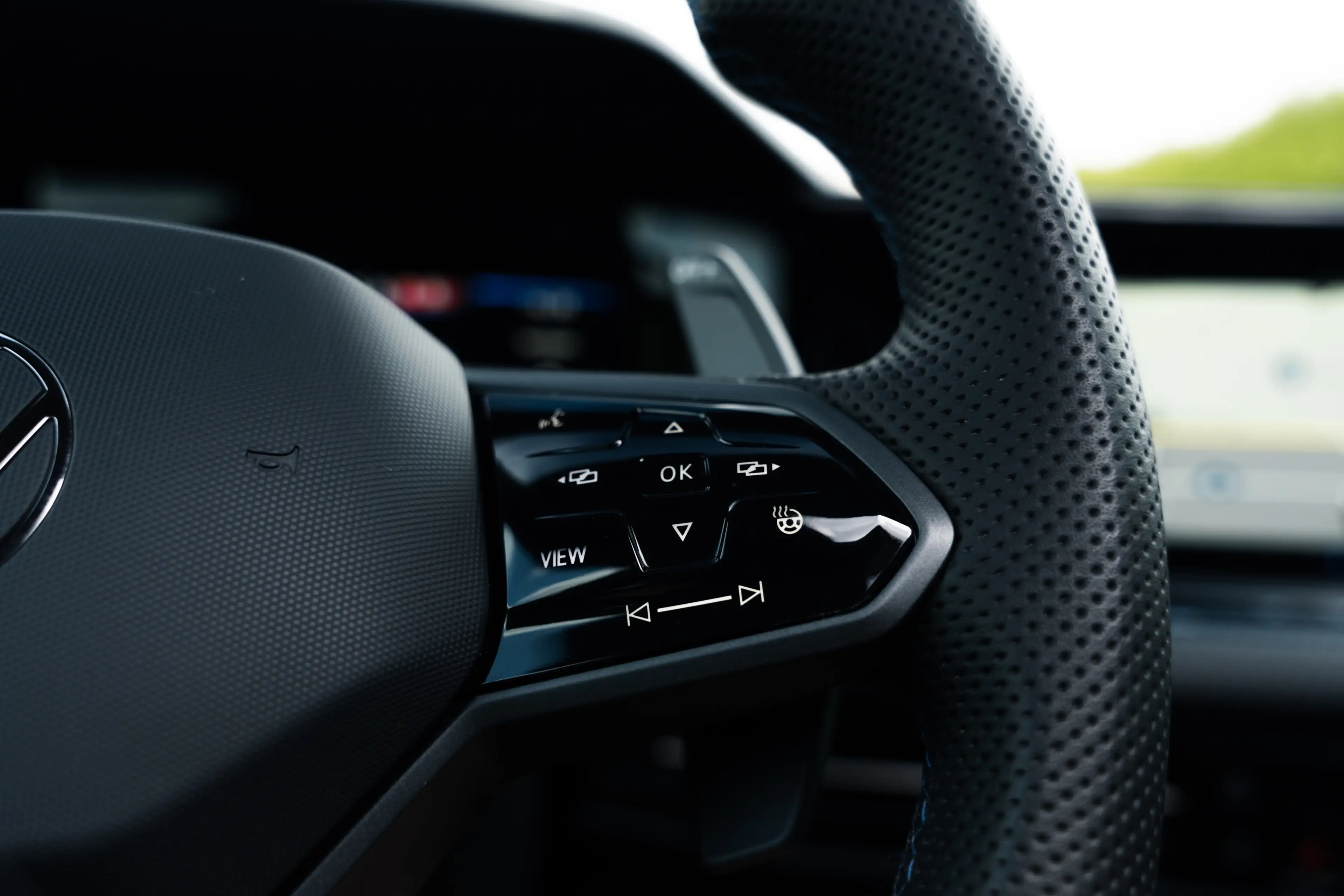 Volkswagen Golf R Golf Variant R 2.0 TSI 4Motion DSG H&K/HUD/AKRA/Nurburgring/DCC/Performance pack — photo 13