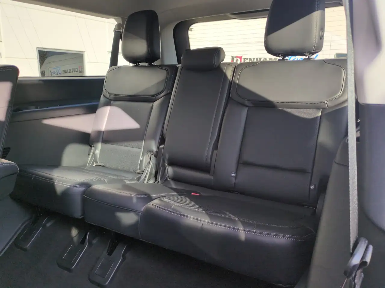 Ford Expedition снимка Ford Expedition