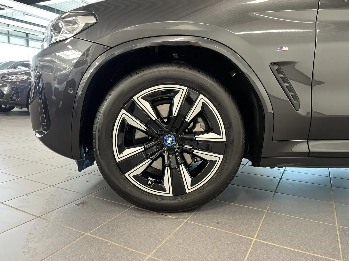 BMW iX3 M Sport PANO ACC RFK NAVI Standh. Šedá - 2