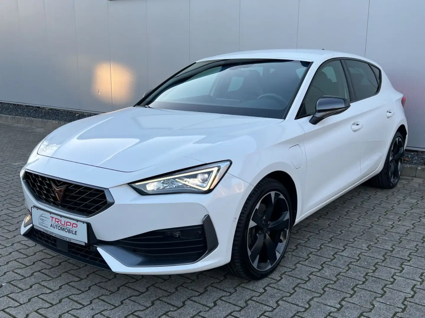 CUPRA Leon e-Hybrid/LED/VIRTUAL/SHZ/NAVI/R-KAMERA Weiß - 2