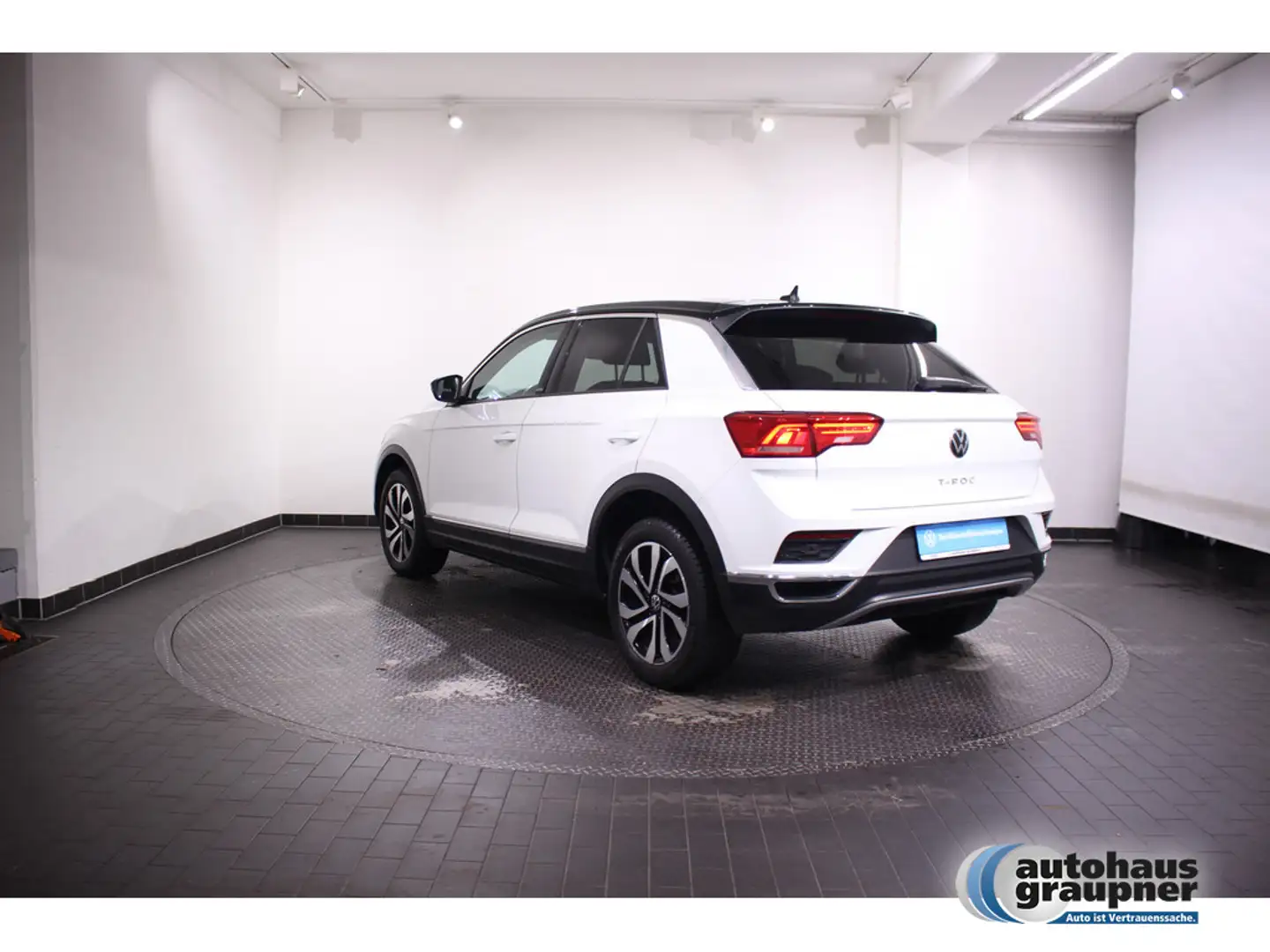 Volkswagen T-Roc 2.0 TDI Style KLIMAAUTOMATIK PDC NAVI Weiß - 2
