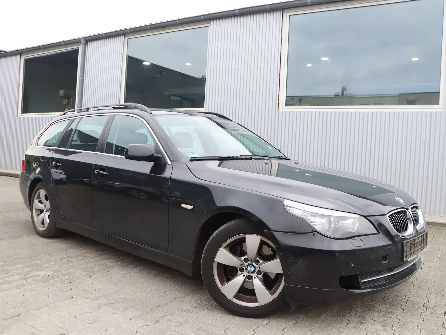BMW 525 525d Touring Auto. PANORAMA, XENON, HEAD-UP Чорний - 2