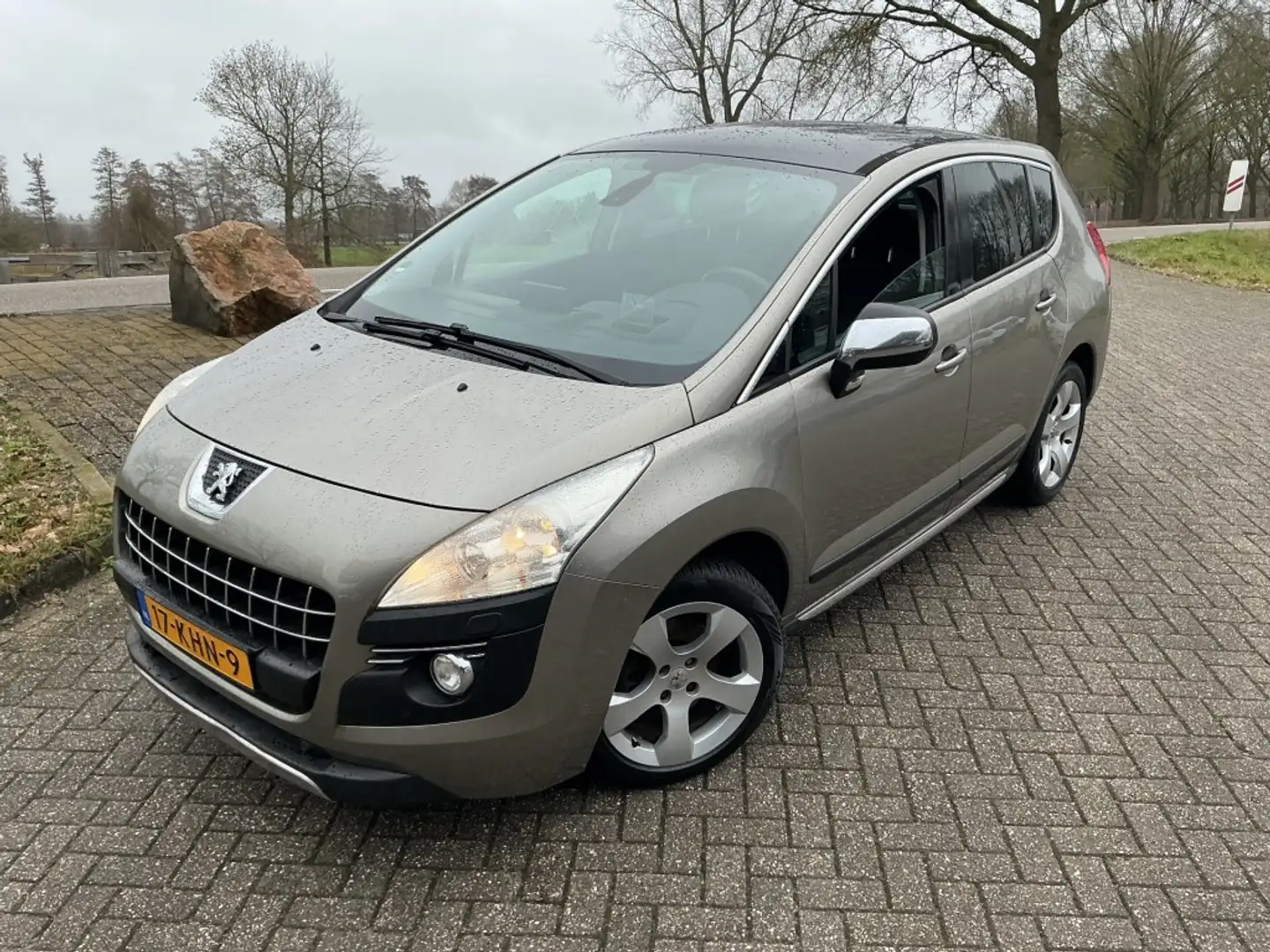 Peugeot 3008 1.6 THP GT Grau - 1