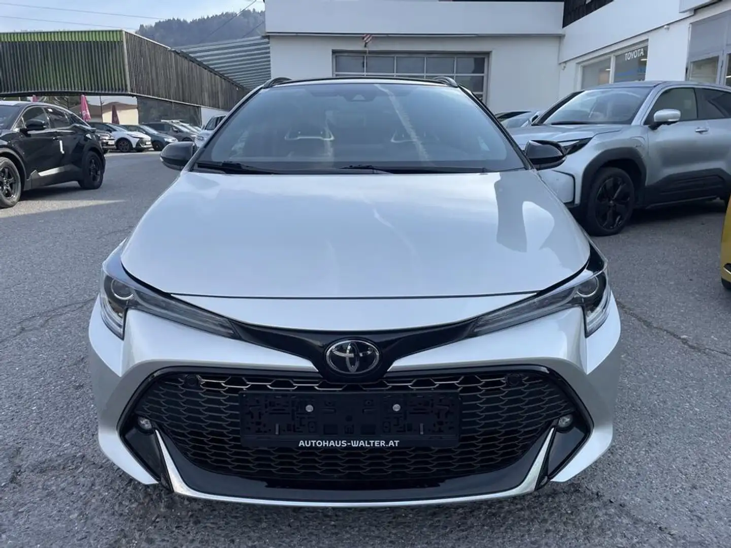 Toyota Corolla Kombi 1,8 Hybrid GR-S Silber - 2