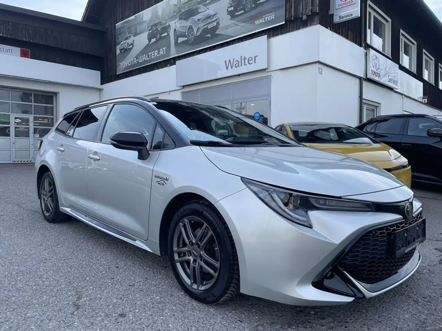 Toyota Corolla Kombi 1,8 Hybrid GR-S Silber - 1