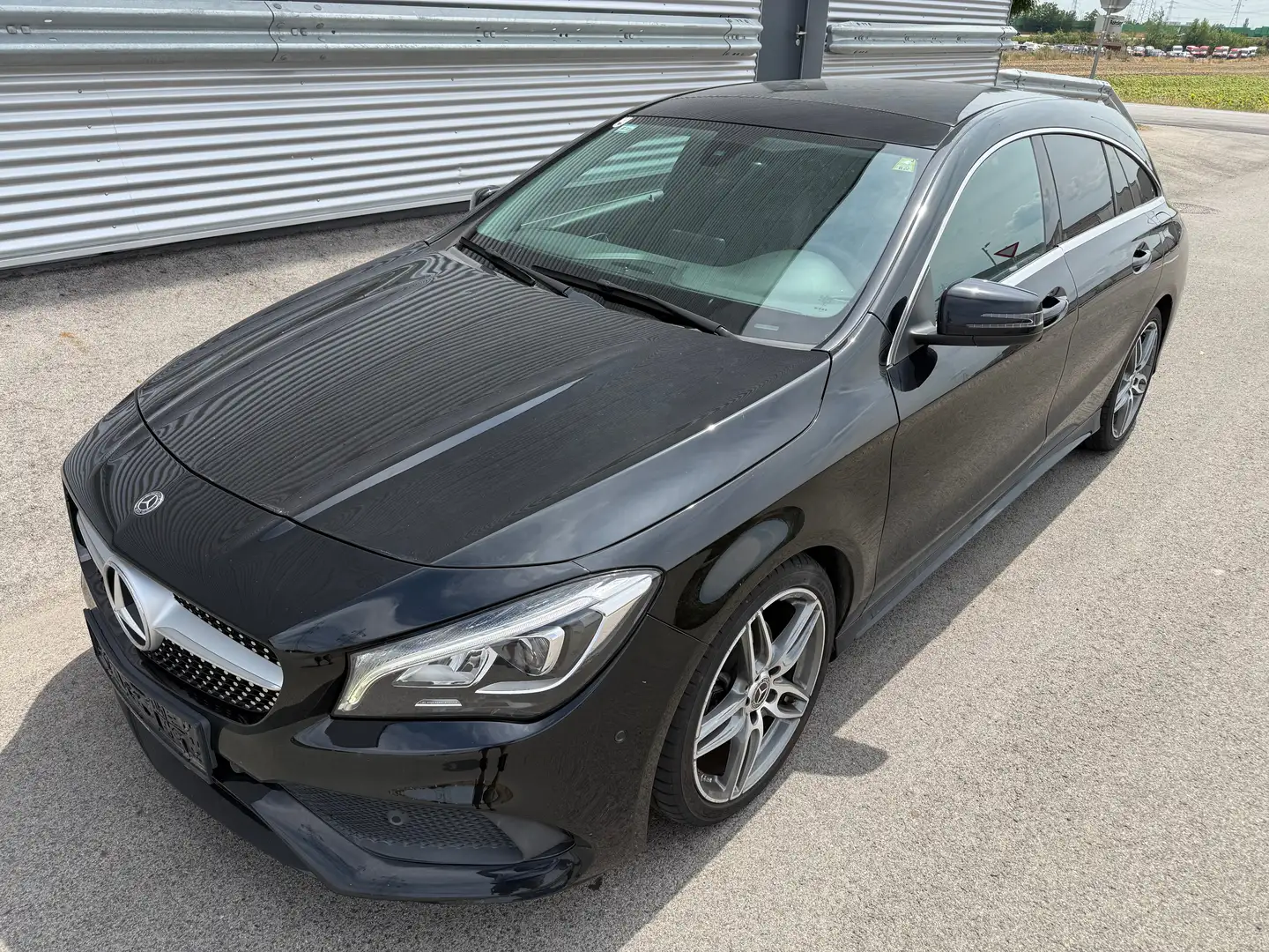 Mercedes-Benz CLA 200 d AMG Aut. ID:90 Schwarz - 1