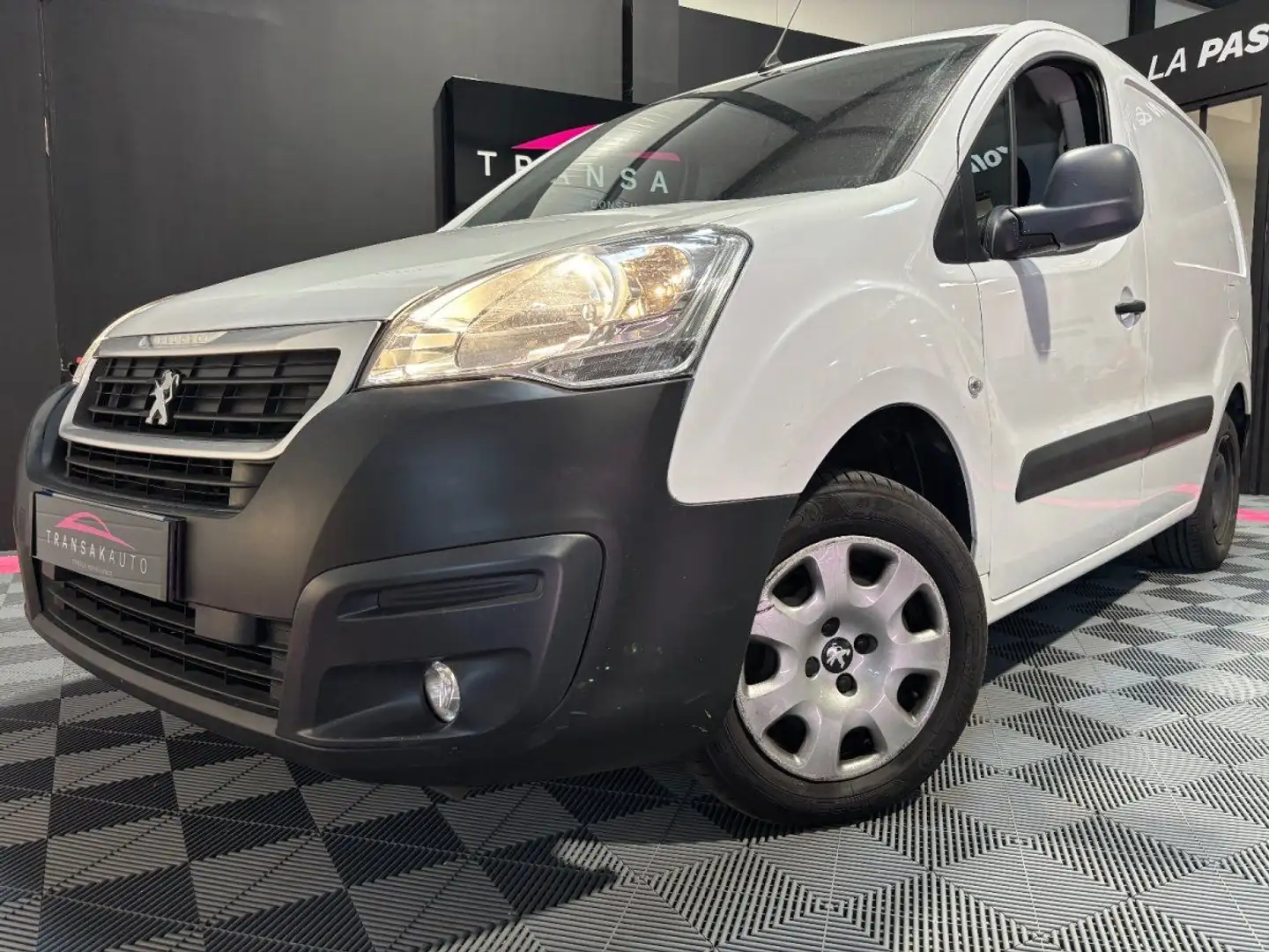 Peugeot Partner FOURGON STANDARD 1.6 BLUEHDI 100 BVM5 PRO Blanc - 1