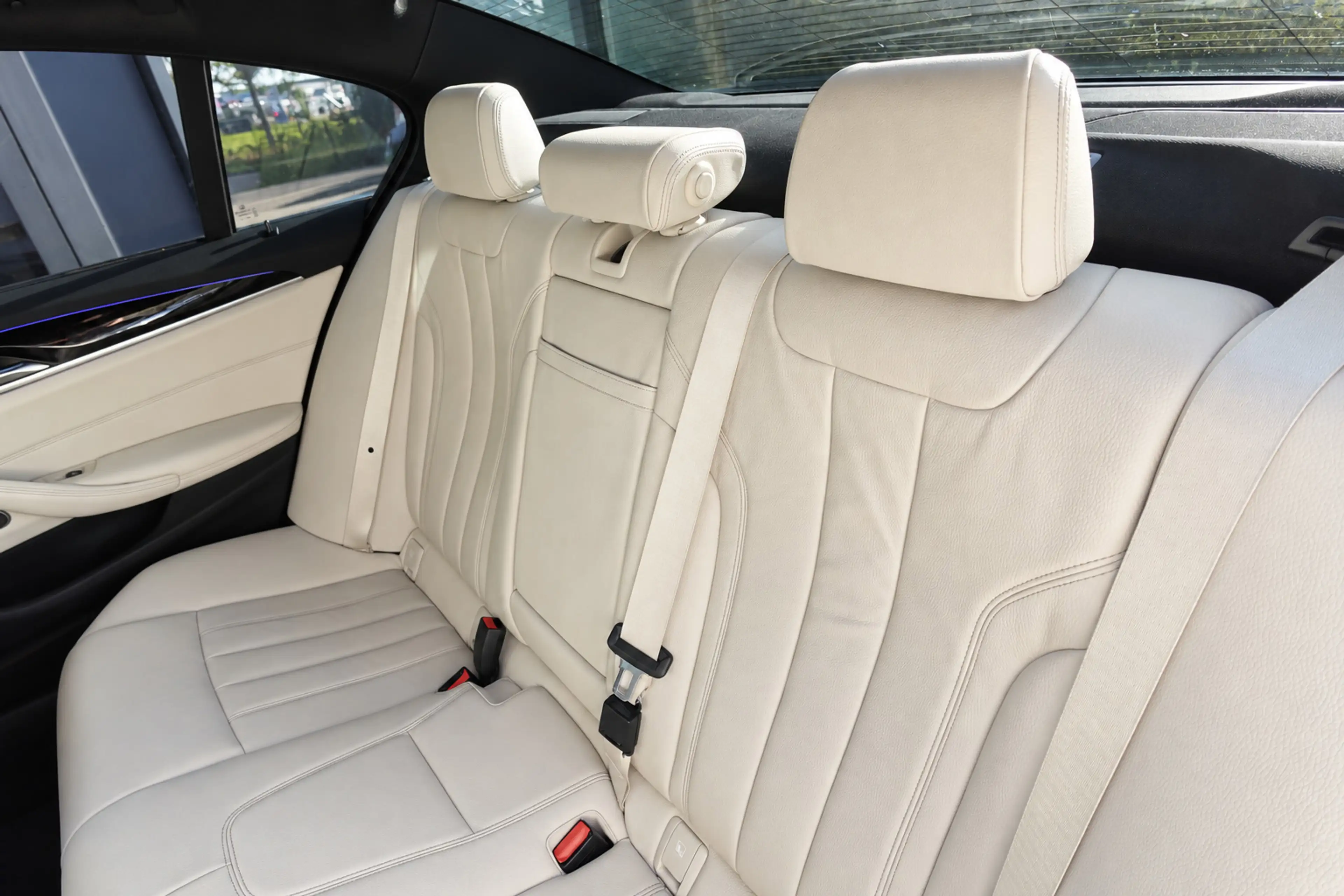 BMW M550 5-serie M550i xDrive PANO HUD HARMAN VOL — photo 8