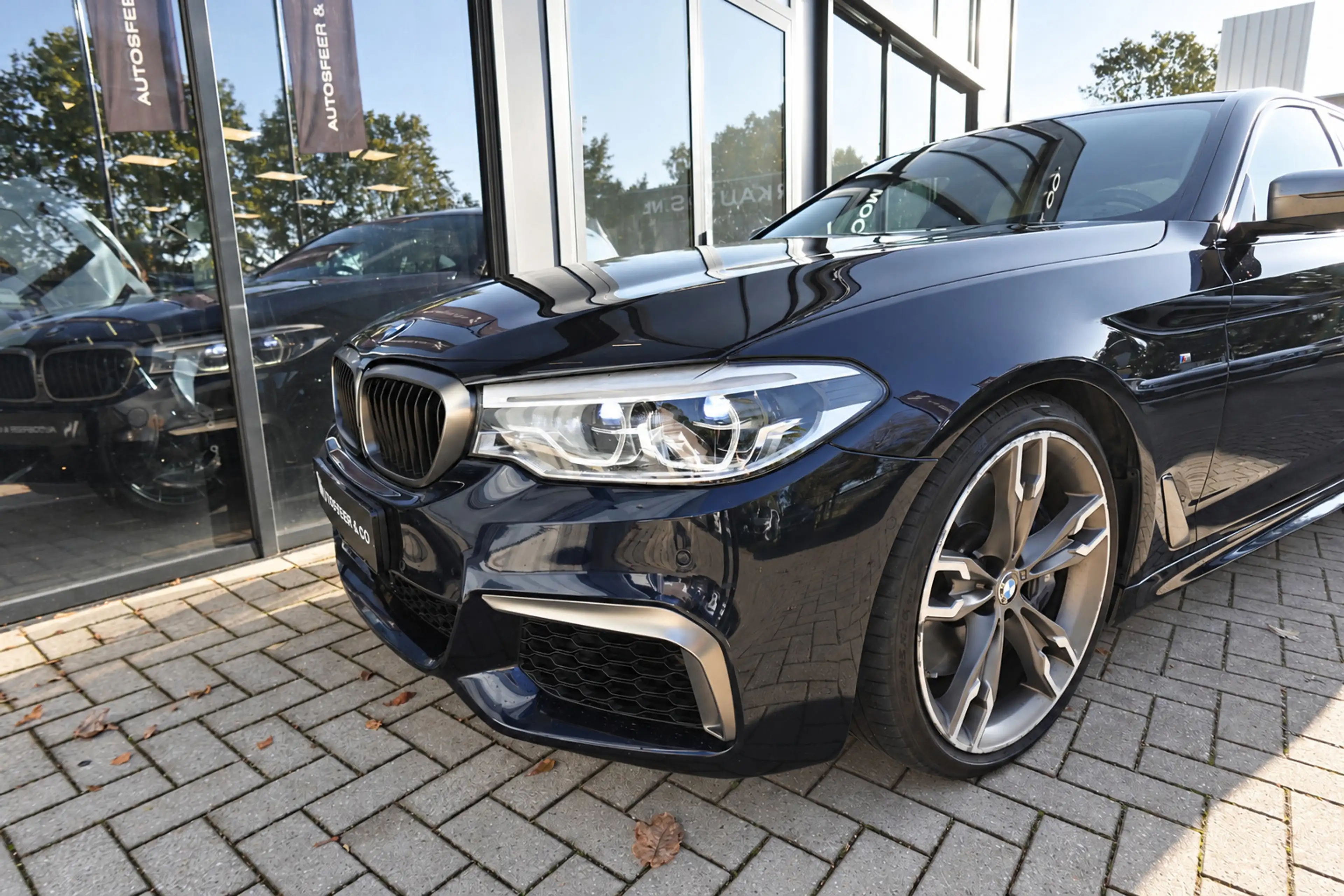 BMW M550 5-serie M550i xDrive PANO HUD HARMAN VOL — photo 10