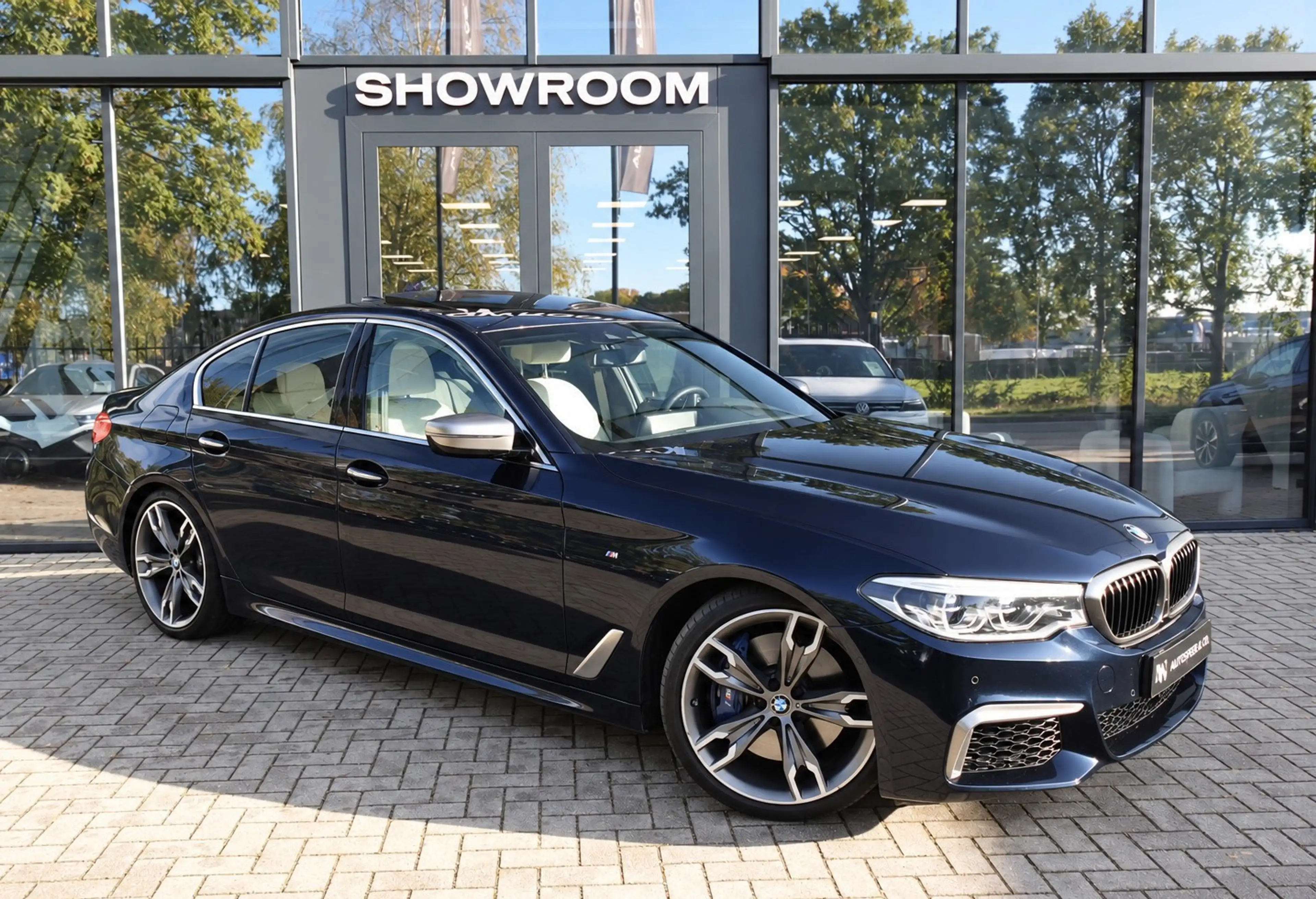 BMW M550 5-serie M550i xDrive PANO HUD HARMAN VOL — photo 3