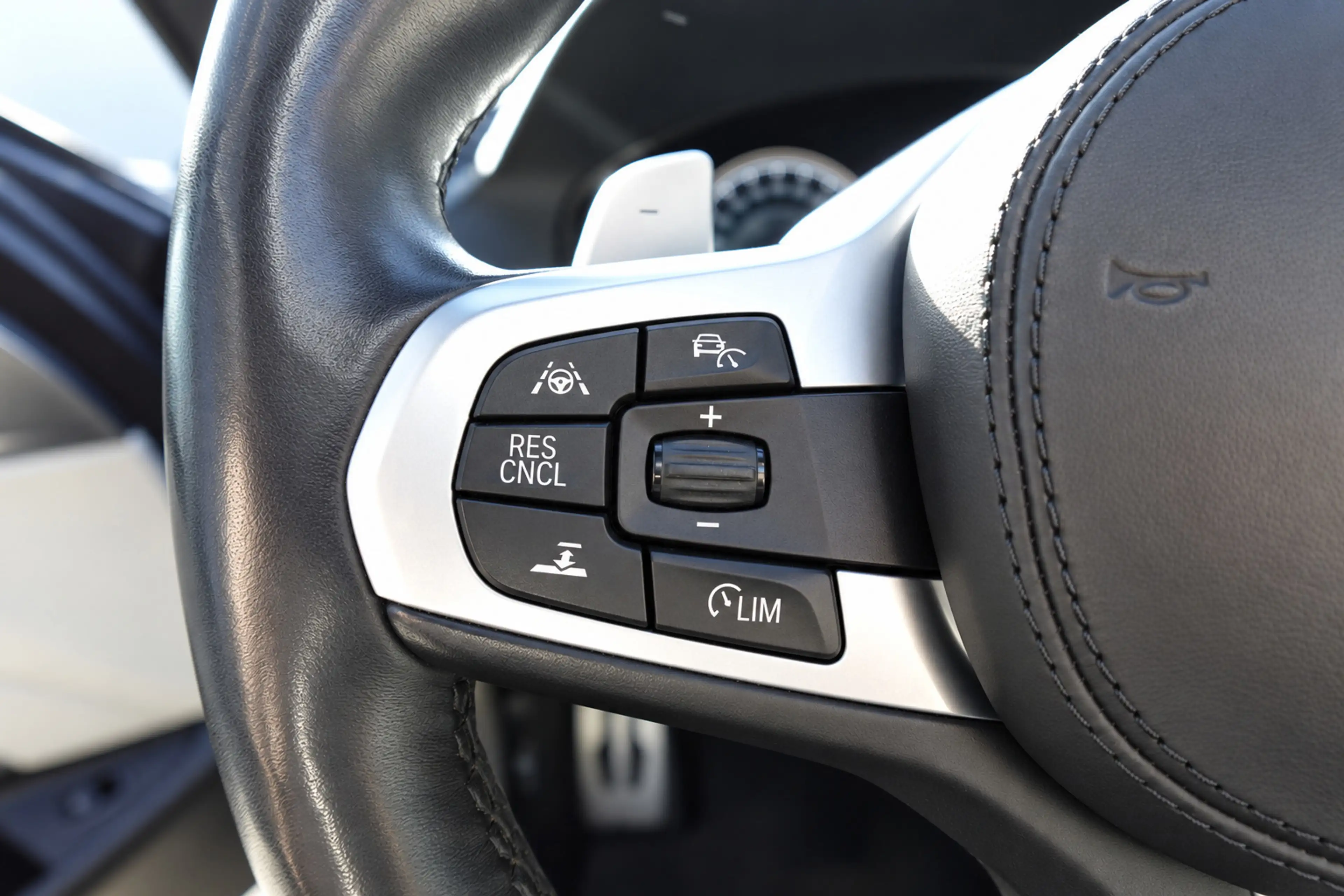 BMW M550 5-serie M550i xDrive PANO HUD HARMAN VOL — photo 15