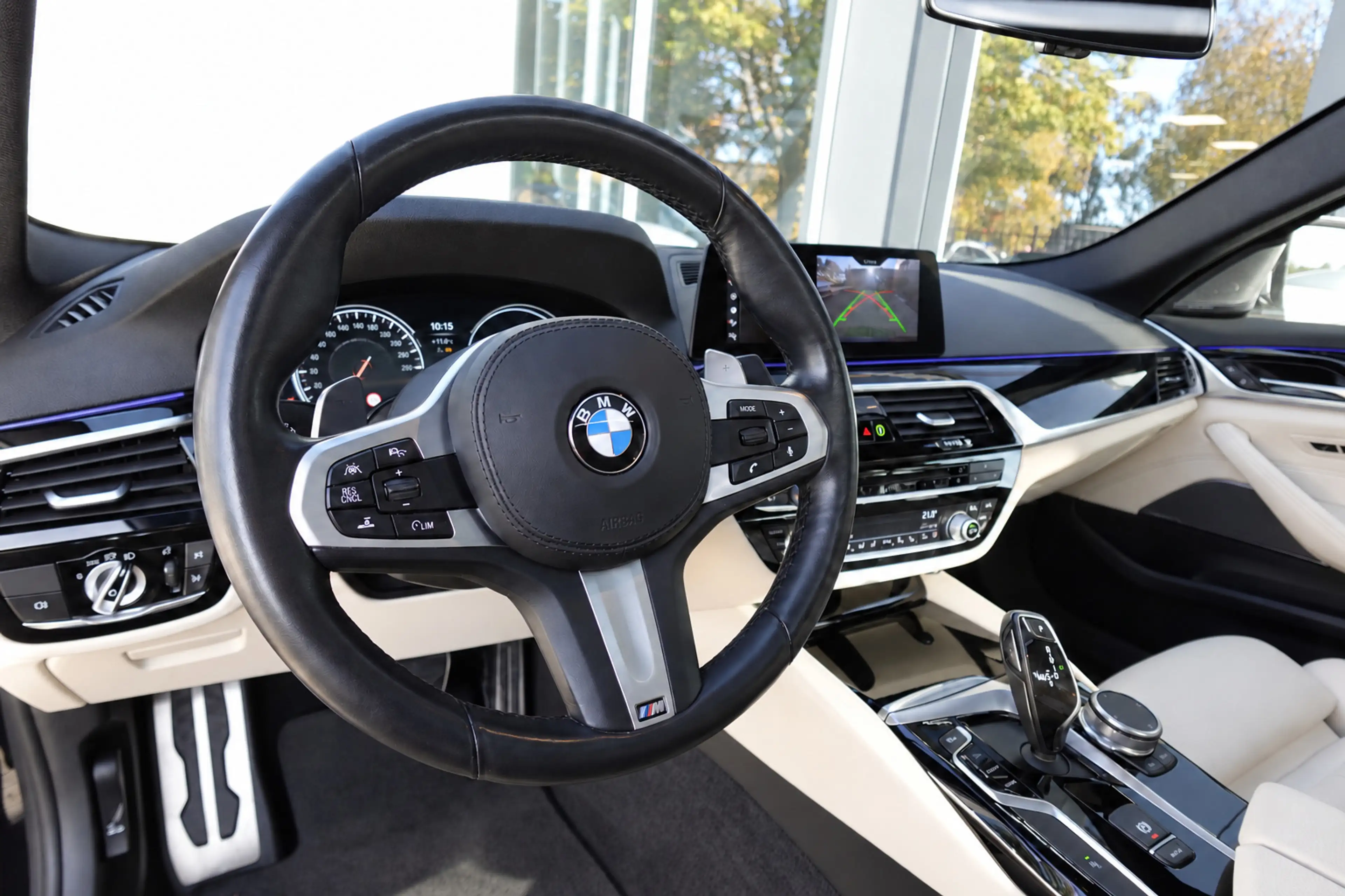 BMW M550 5-serie M550i xDrive PANO HUD HARMAN VOL — photo 4