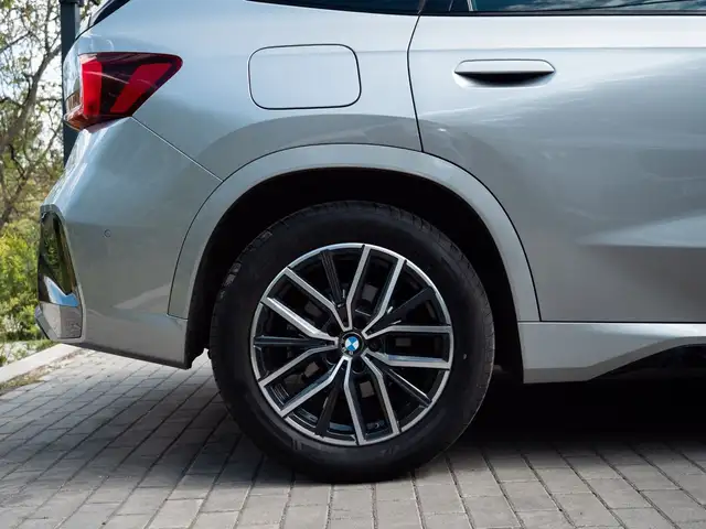 BMW X1 view 9
