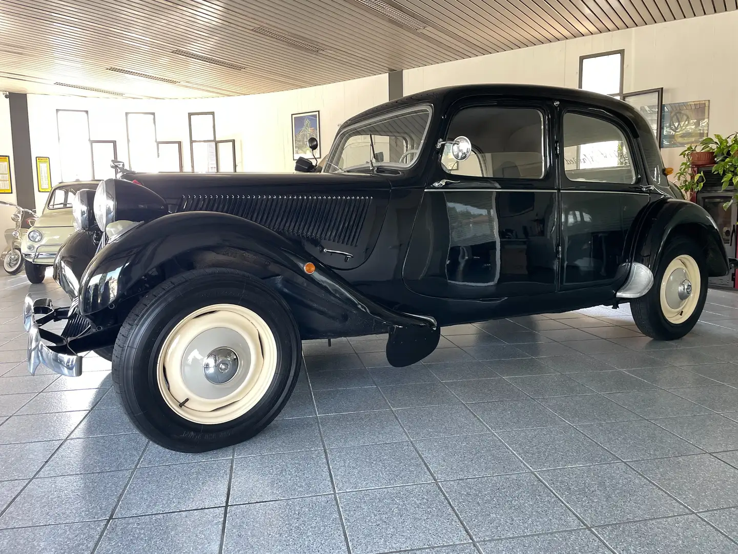 Citroen Traction Ciroen Traction Avant 11BL ASI Noir - 1