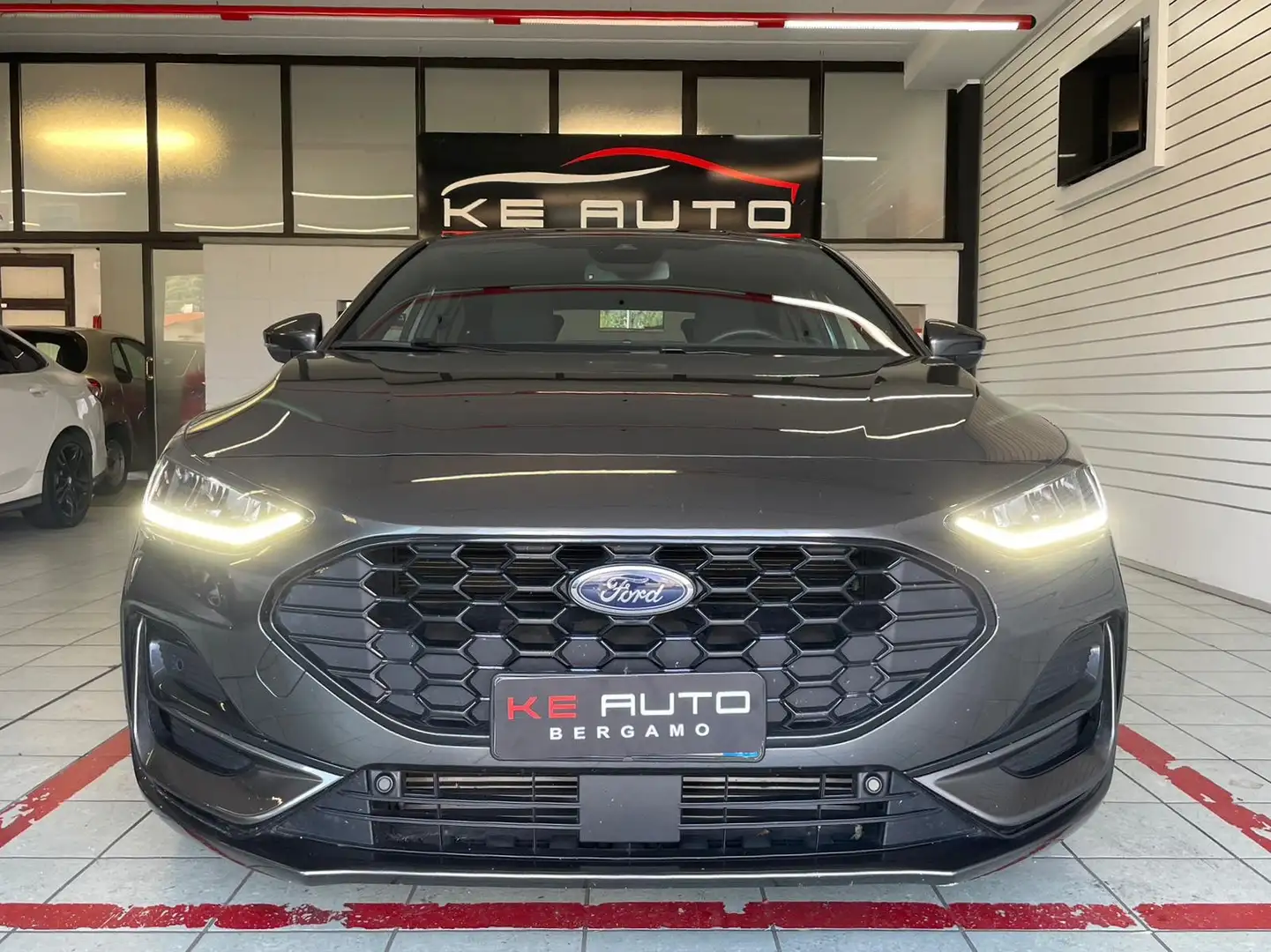 Ford Focus Focus V 2022 1.0t ecoboost h ST-Line 125cv Grijs - 2