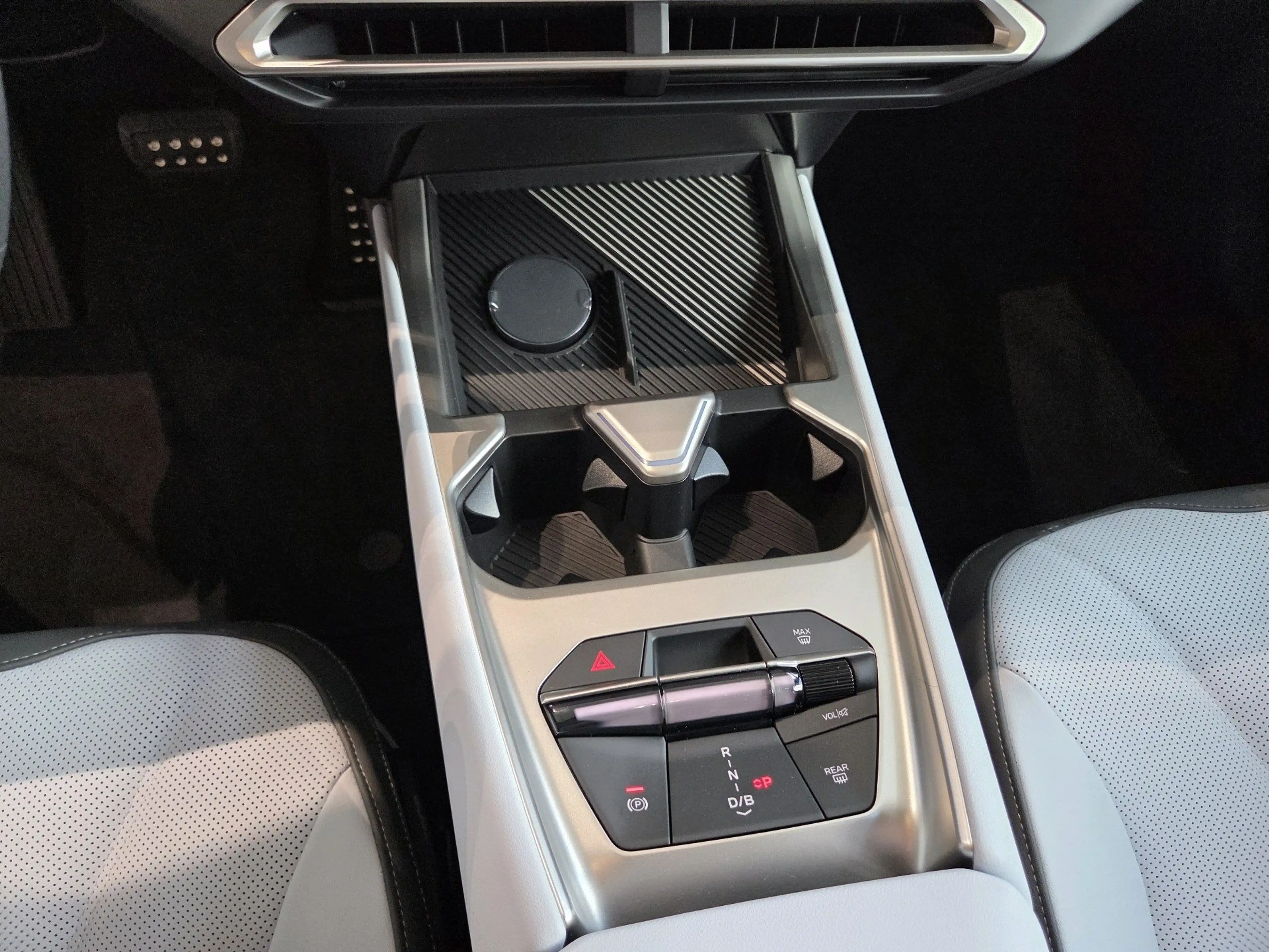 BMW i3 50 xDrive Lim. First Edition || 20Z AHK Pano H&K — photo 7
