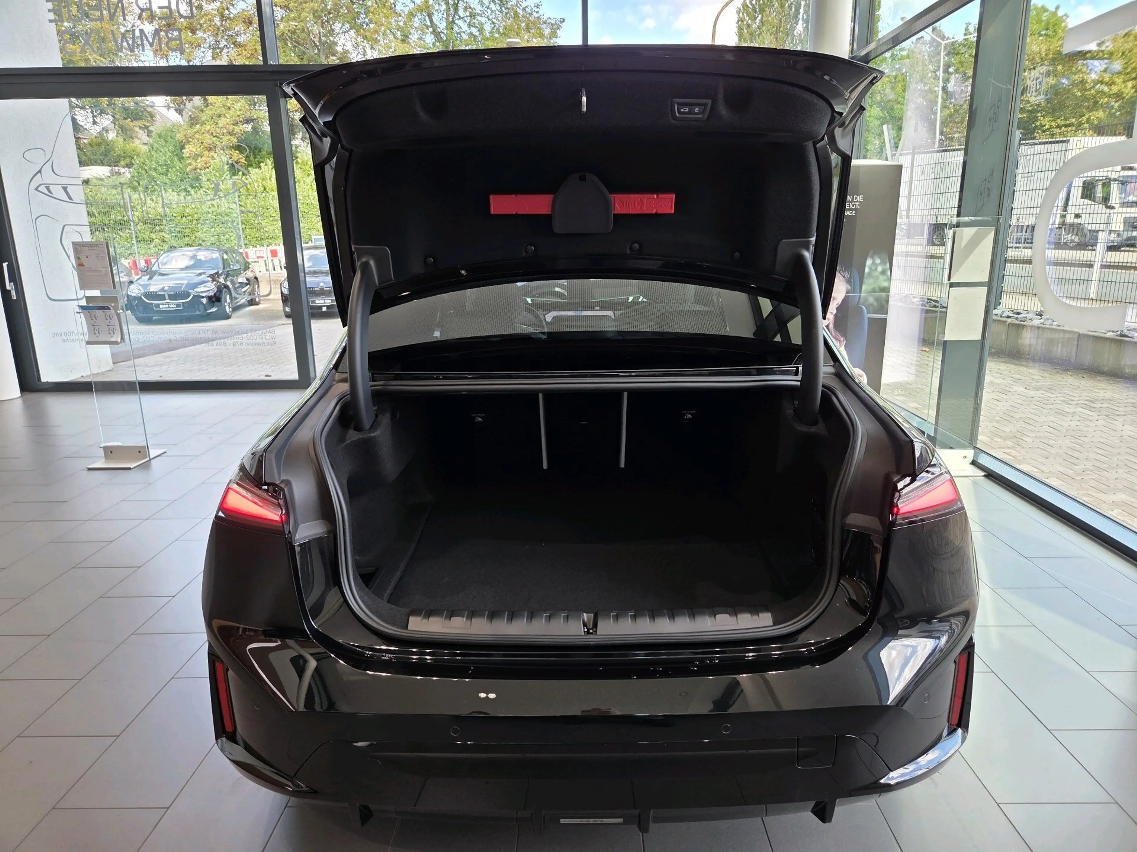 BMW i3 50 xDrive Lim. First Edition || 20Z AHK Pano H&K — photo 13