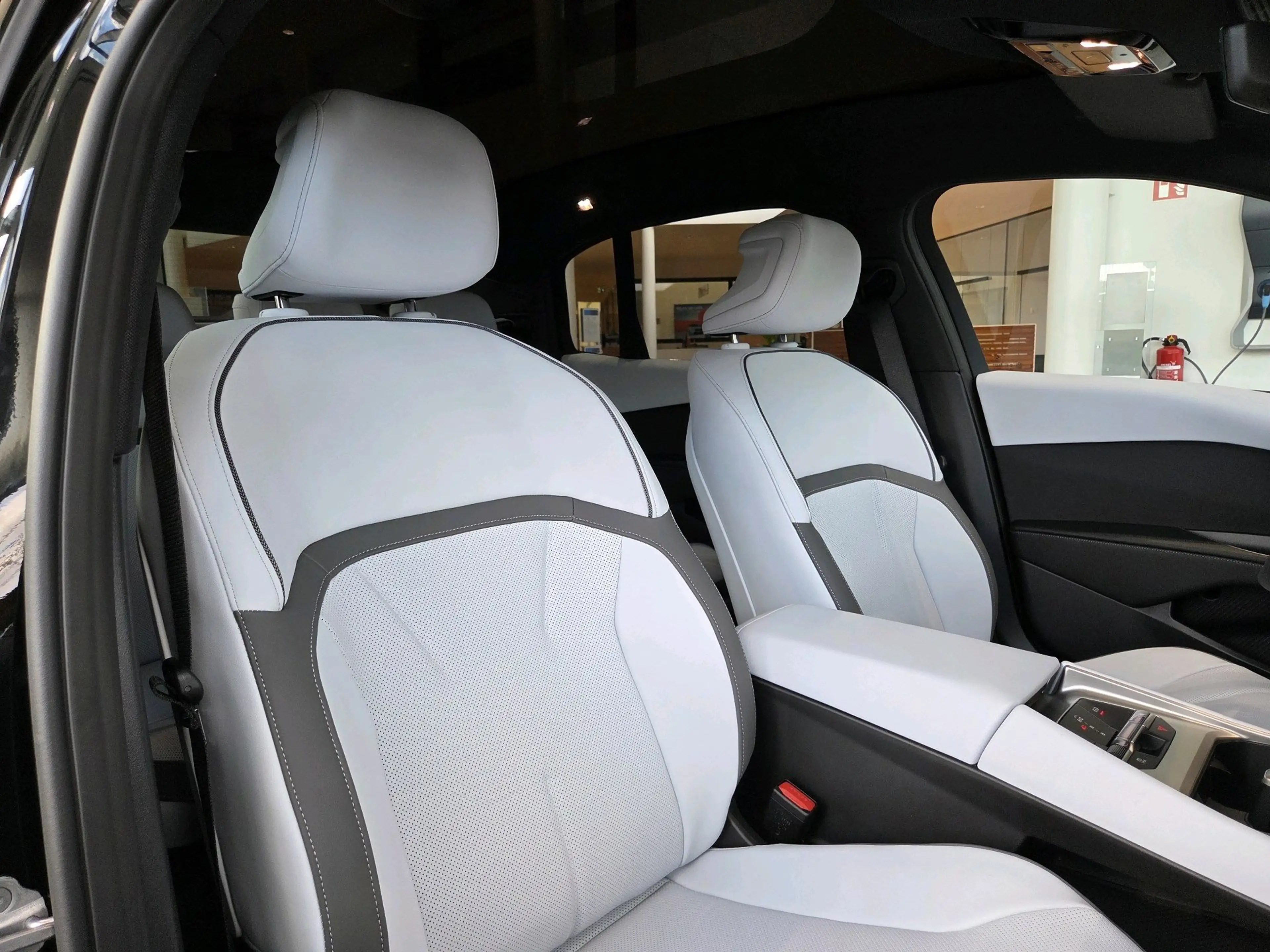 BMW i3 50 xDrive Lim. First Edition || 20Z AHK Pano H&K — photo 10