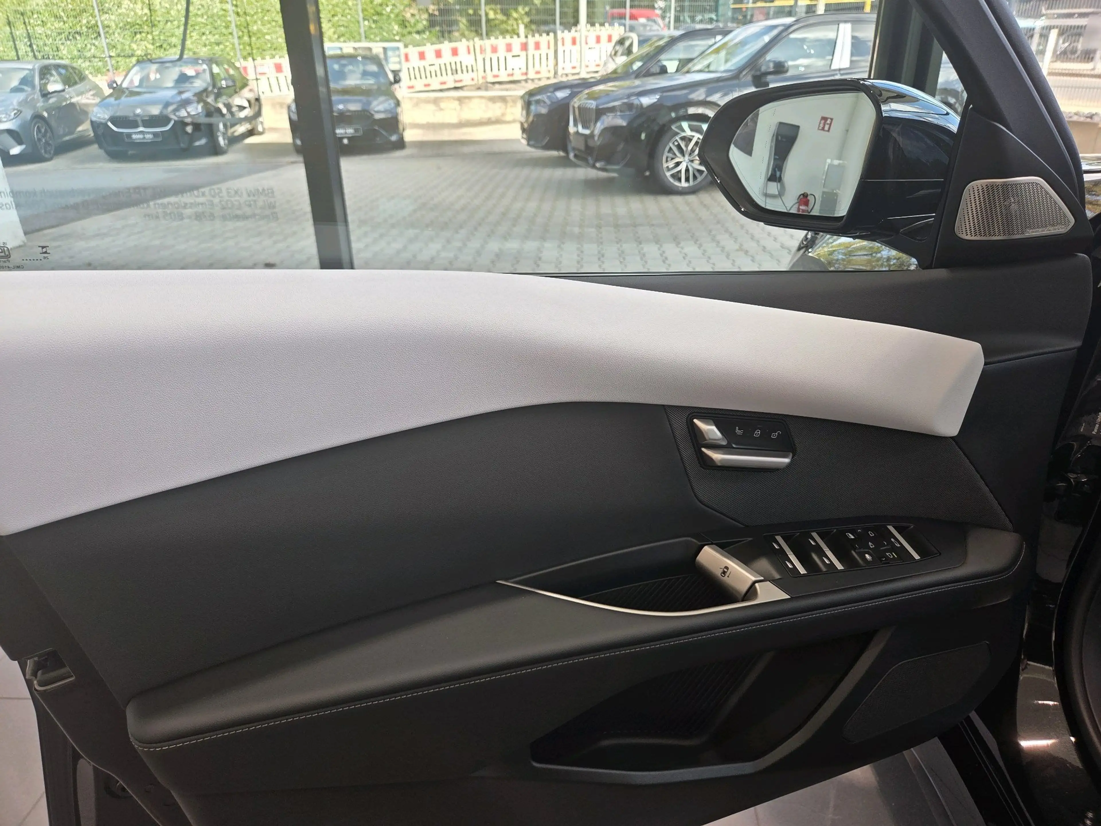 BMW i3 50 xDrive Lim. First Edition || 20Z AHK Pano H&K — photo 3