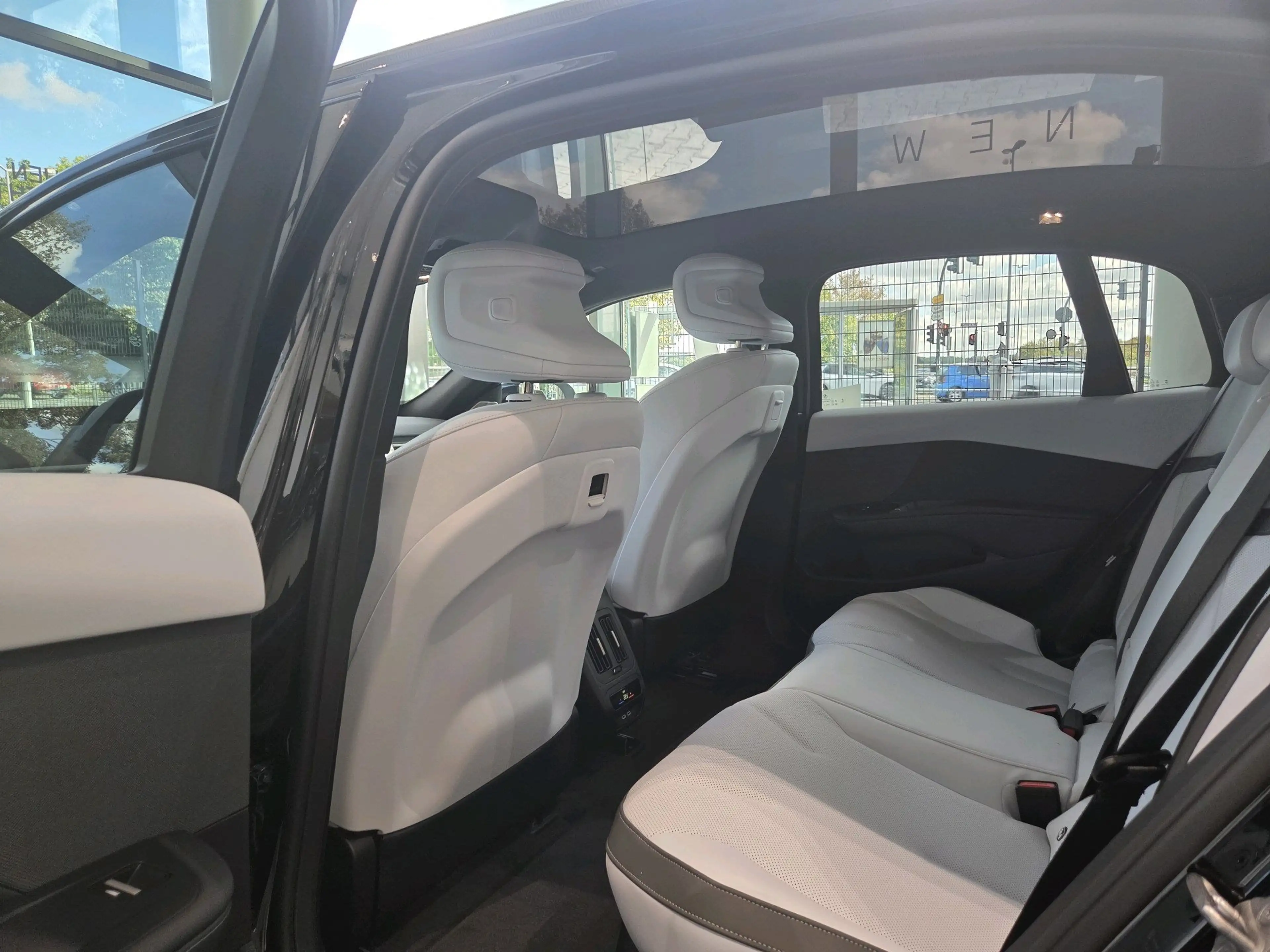 BMW i3 50 xDrive Lim. First Edition || 20Z AHK Pano H&K — photo 11
