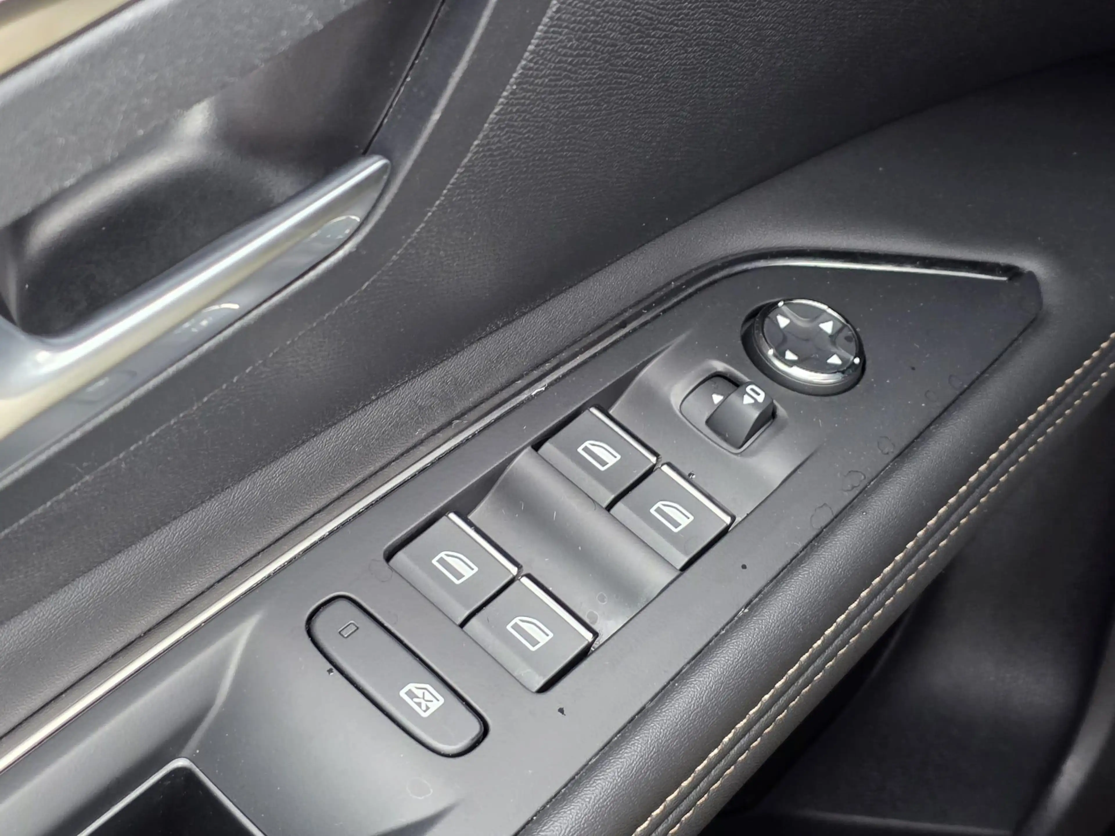 Peugeot 3008 130pk GT Automaat | Black Pack | Elektrische achte — photo 11