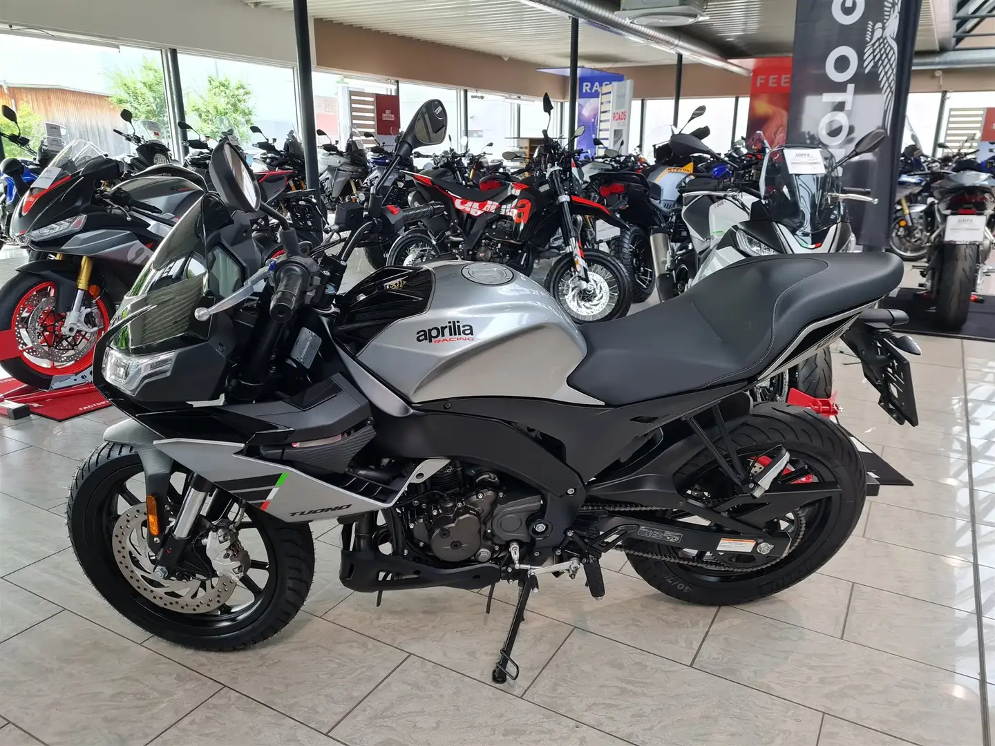 Aprilia Tuono Szürke - 2