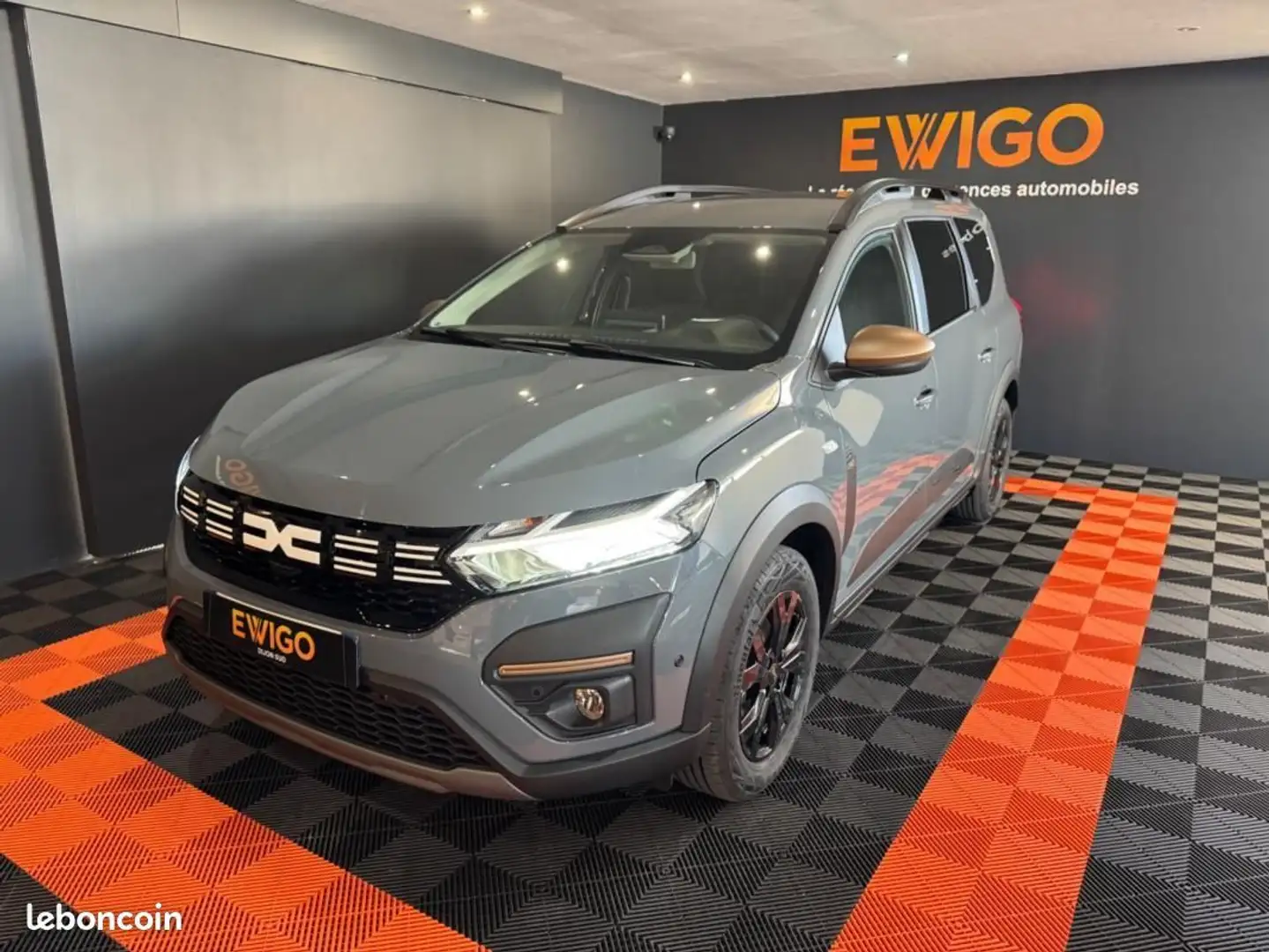 Dacia Jogger 1.0 TCE 110CV BVM6 7PL EXTREME %2B ANGLES MORTS SI Gris - 1