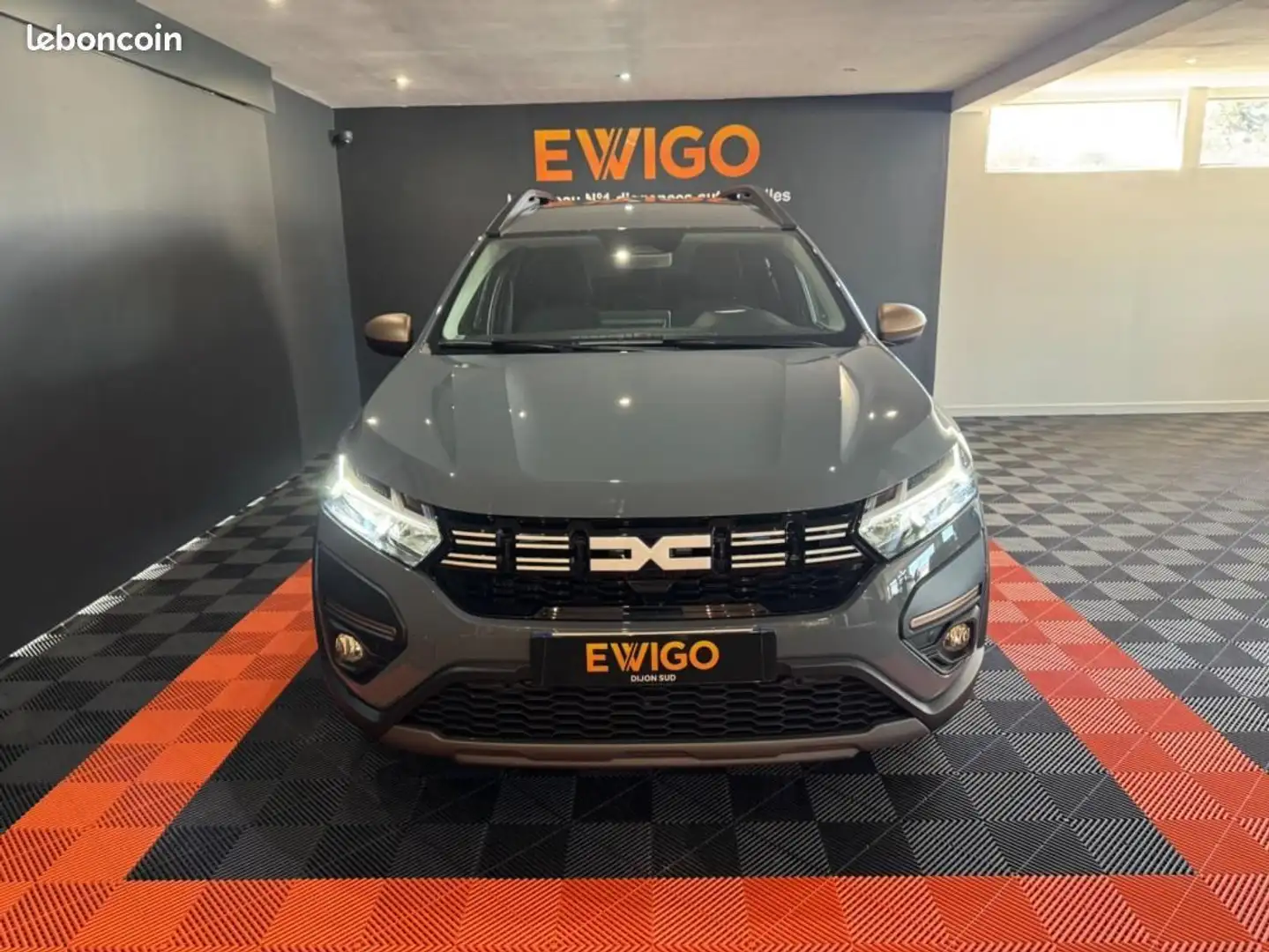 Dacia Jogger 1.0 TCE 110CV BVM6 7PL EXTREME %2B ANGLES MORTS SI Gris - 2