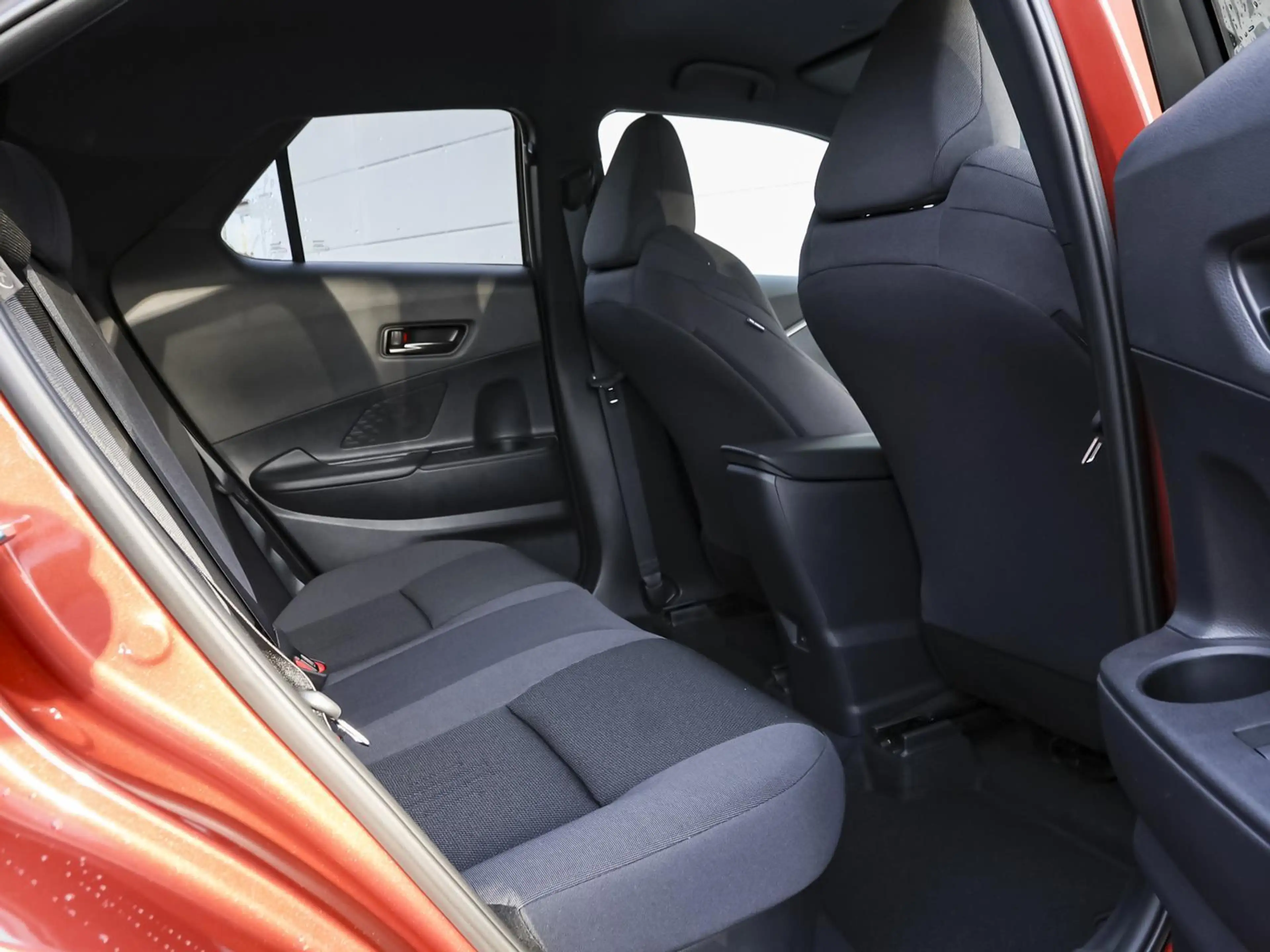 Toyota C-HR 2.0 Plug-in Hybrid Teamplayer NAVI SHZ PDC — photo 4