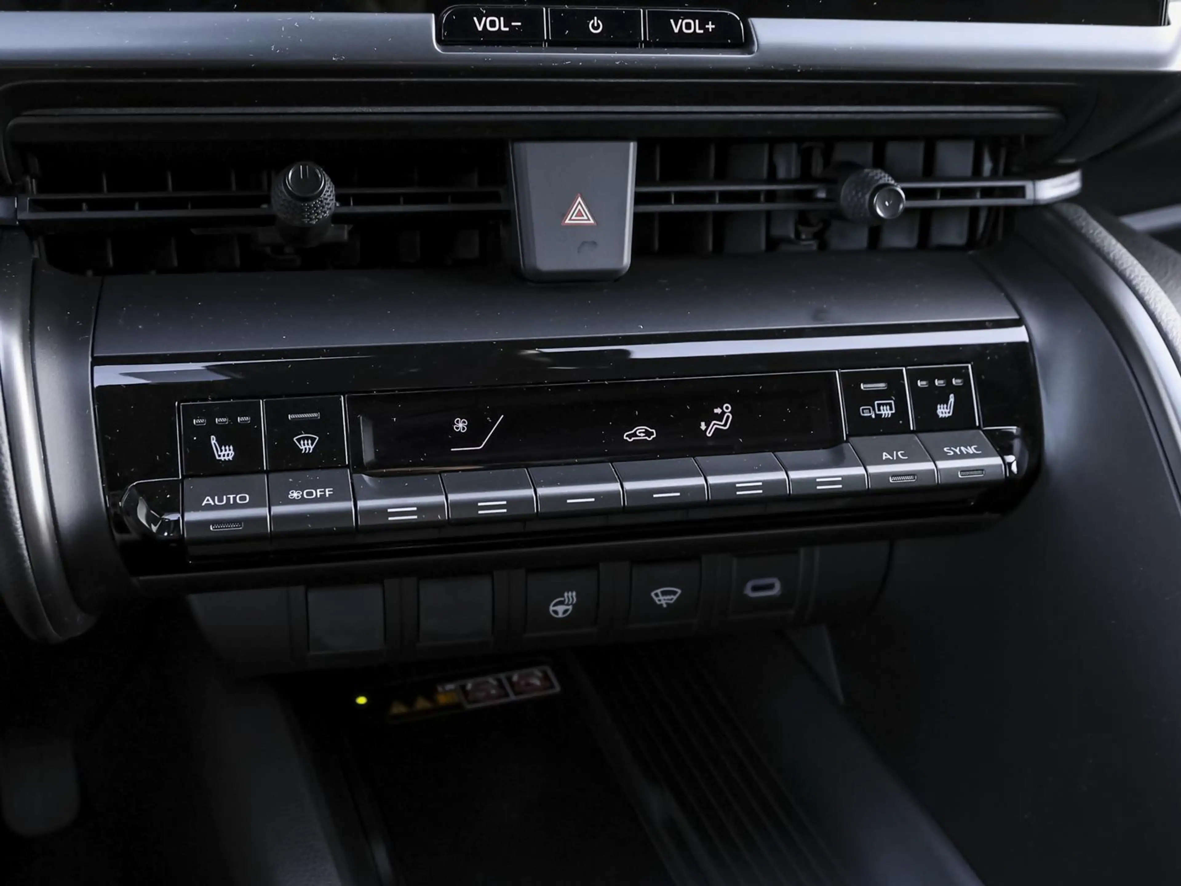 Toyota C-HR 2.0 Plug-in Hybrid Teamplayer NAVI SHZ PDC — photo 11