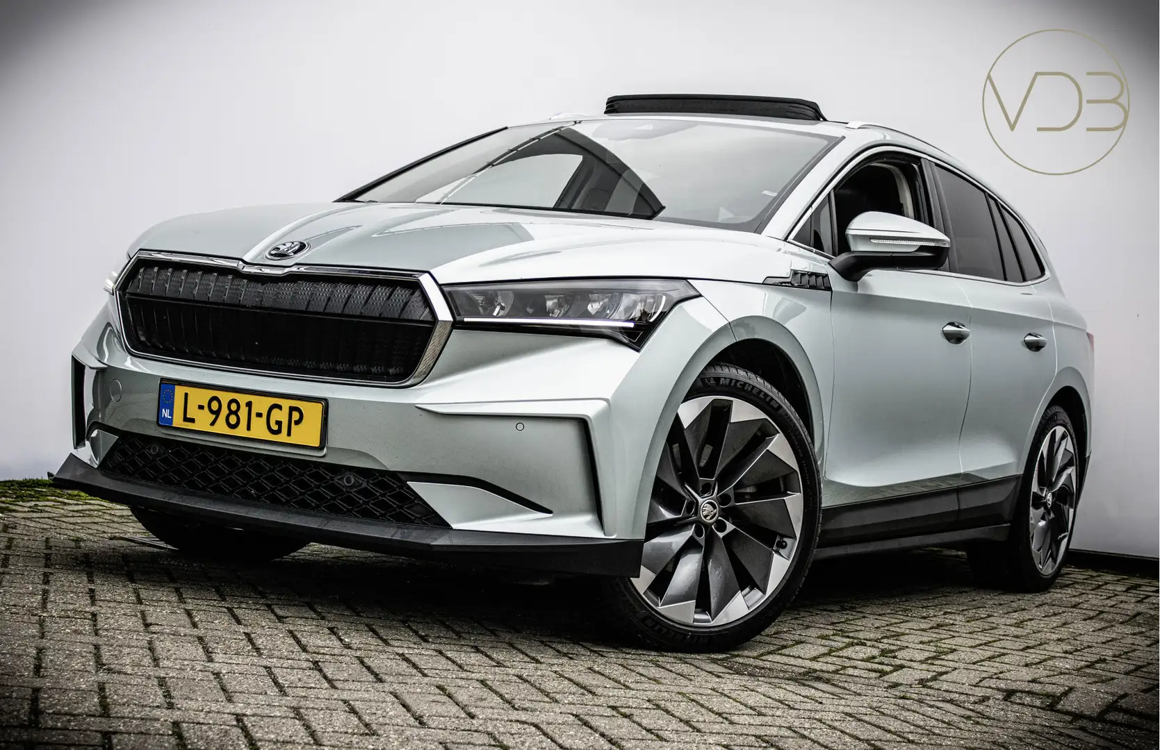 Skoda Enyaq iV 60 Comfort Plus 180pk Panorama Camera Origineel Groen - 1