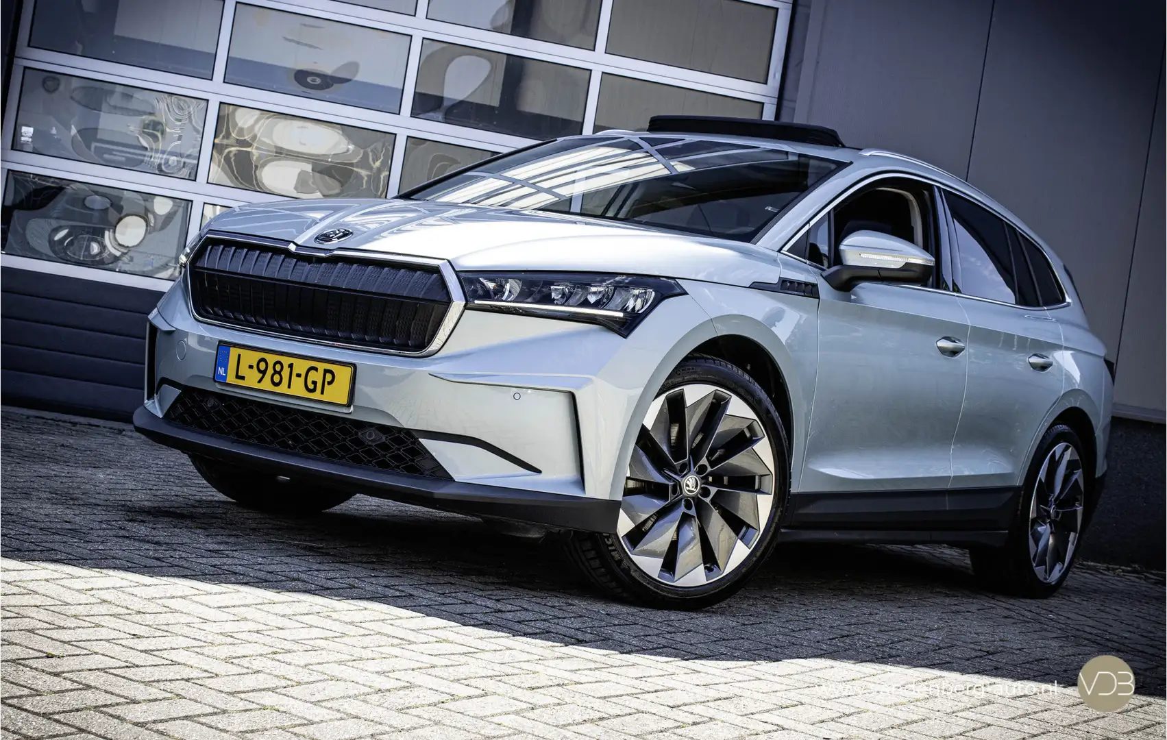 Skoda Enyaq iV 60 Comfort Plus 180pk Panorama Camera Origineel Gris - 1
