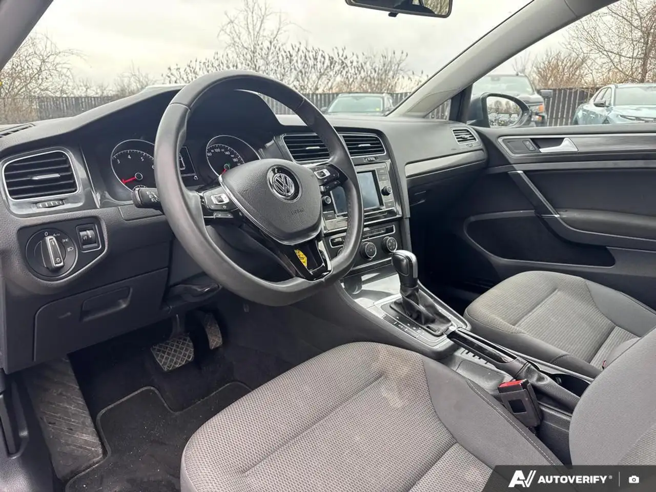 Volkswagen Golf снимка Volkswagen Golf