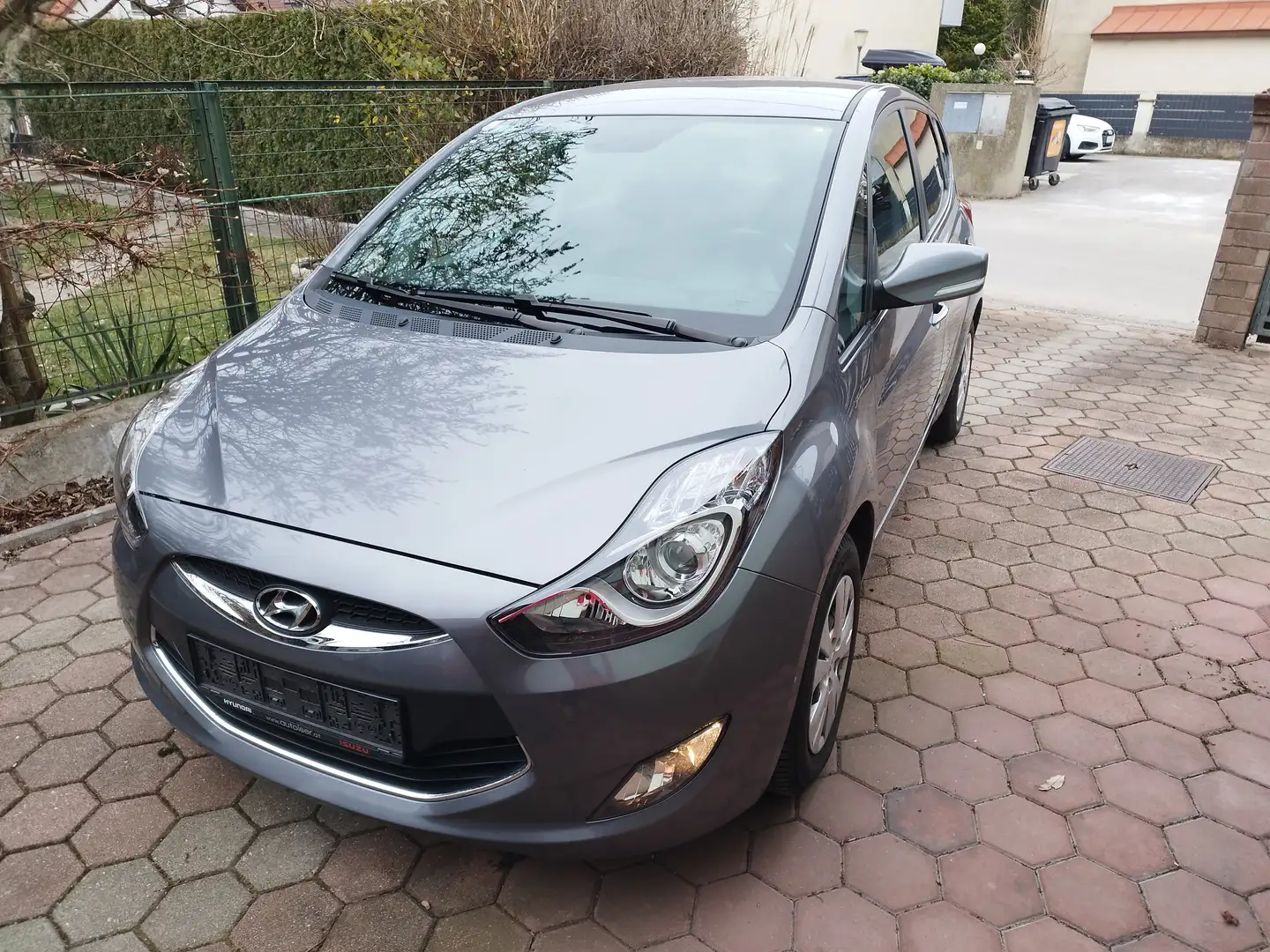 Hyundai iX20 iX20 1,6 CVVT Comfort Aut. Comfort Grau - 2