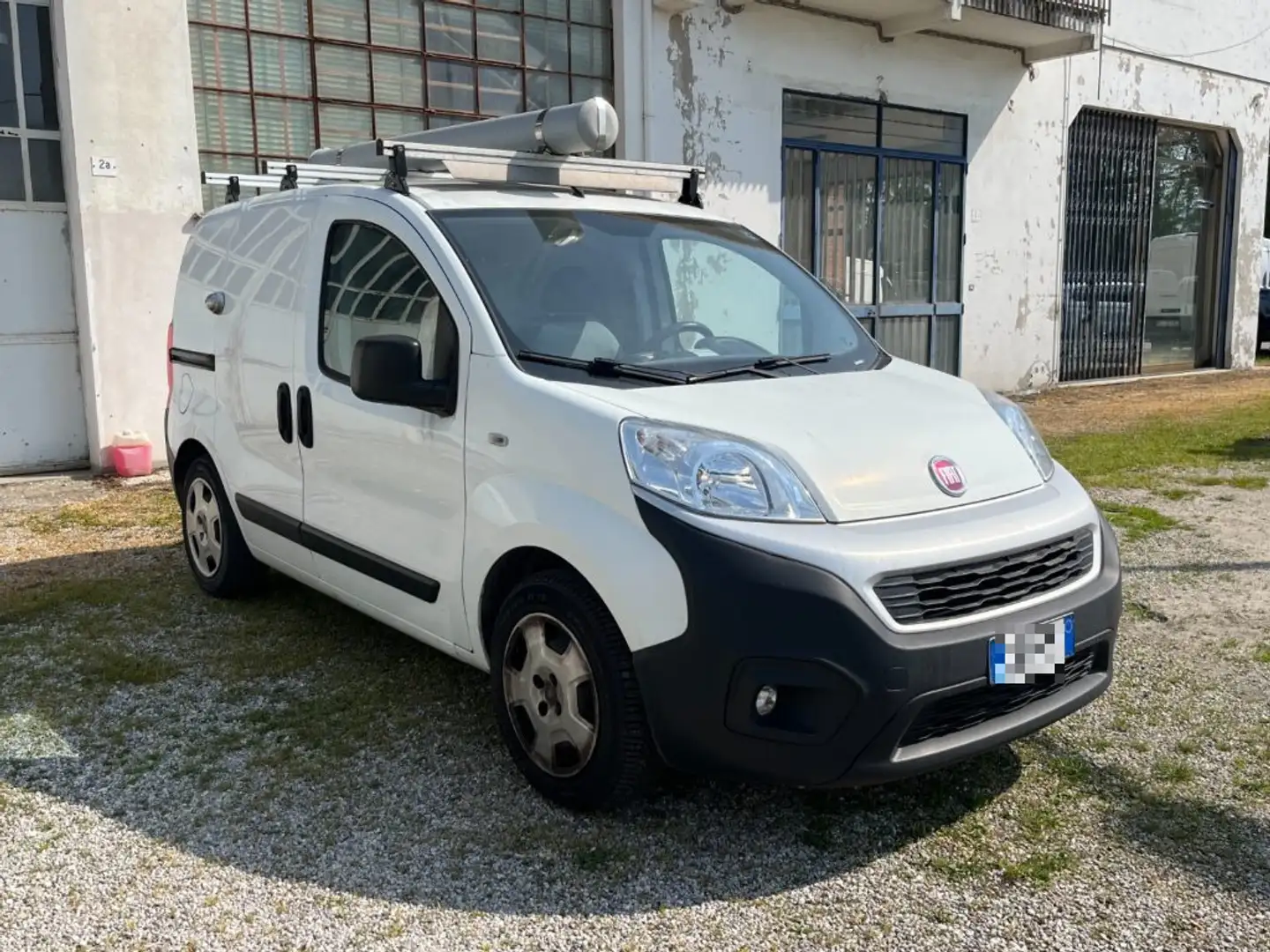 Fiat Fiorino 1.3 MJT 95CV Cargo Adventure attrezzato Bianco - 1