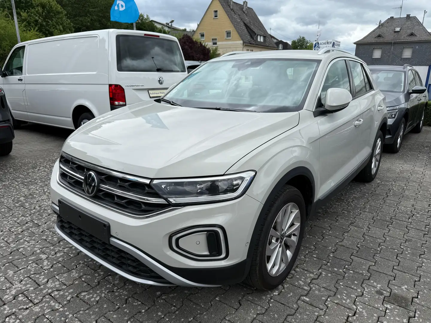 Volkswagen T-Roc Style Edition 1.5 TSI 110 kW DSG RFK SHZ LED ACC Grijs - 1