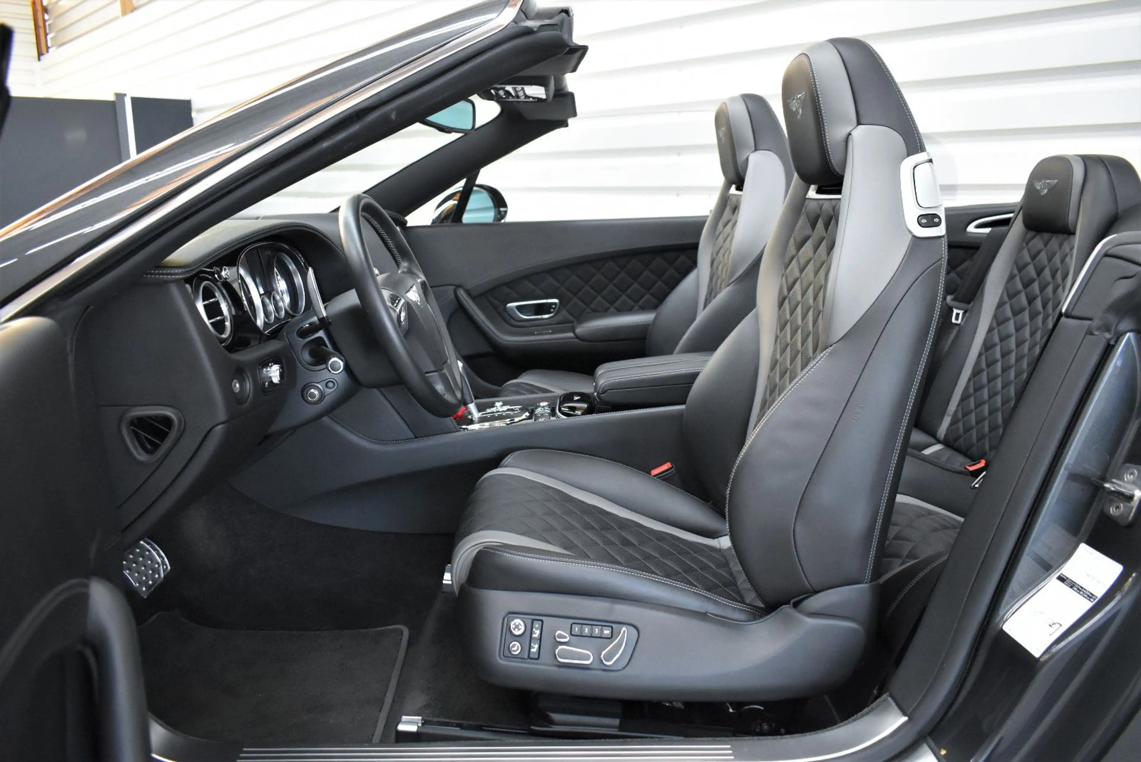 Bentley Continental GTC 4.0 V8 S 4WD+Cabrio+Mulliner+Cam — photo 11