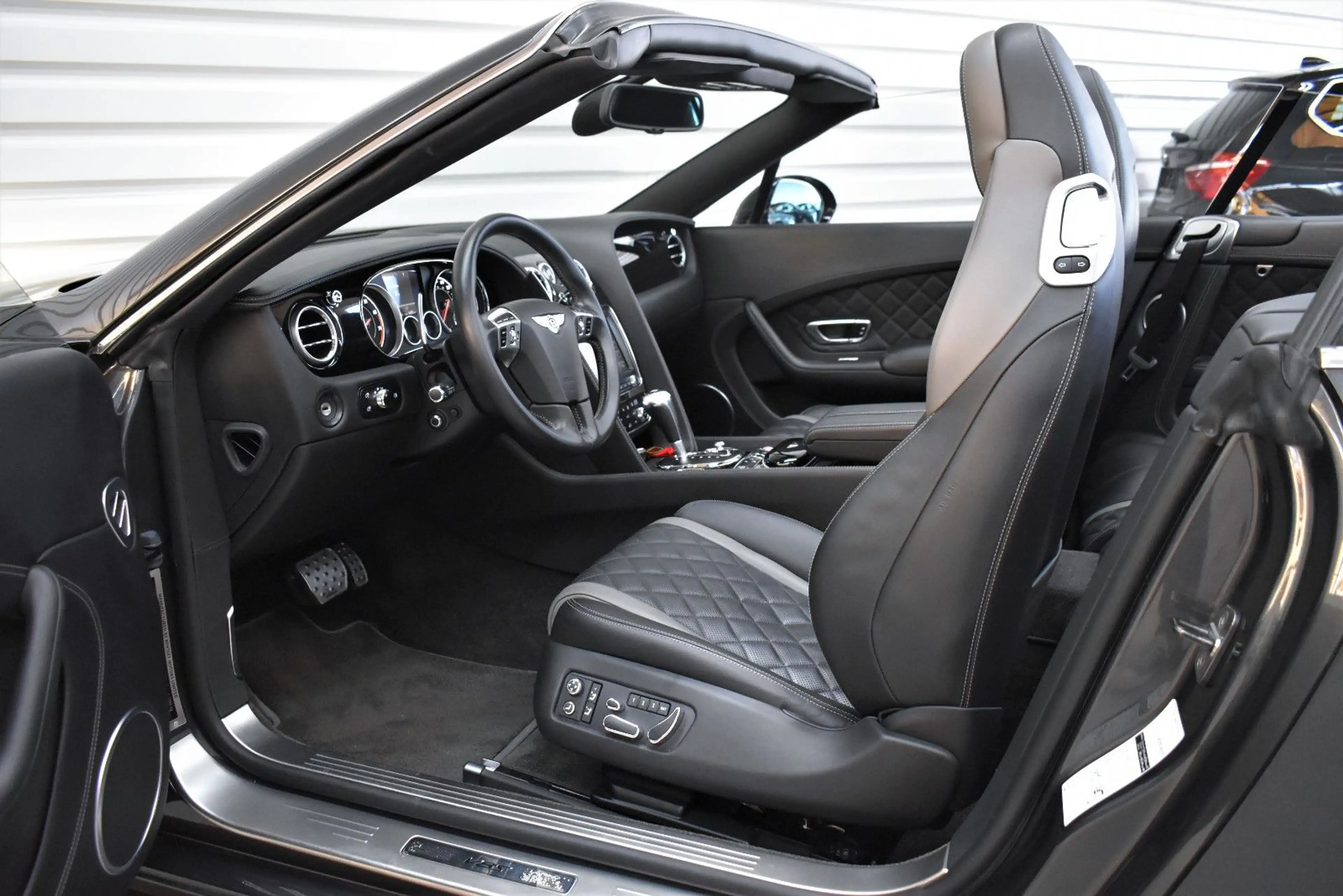 Bentley Continental GTC 4.0 V8 S 4WD+Cabrio+Mulliner+Cam — photo 12