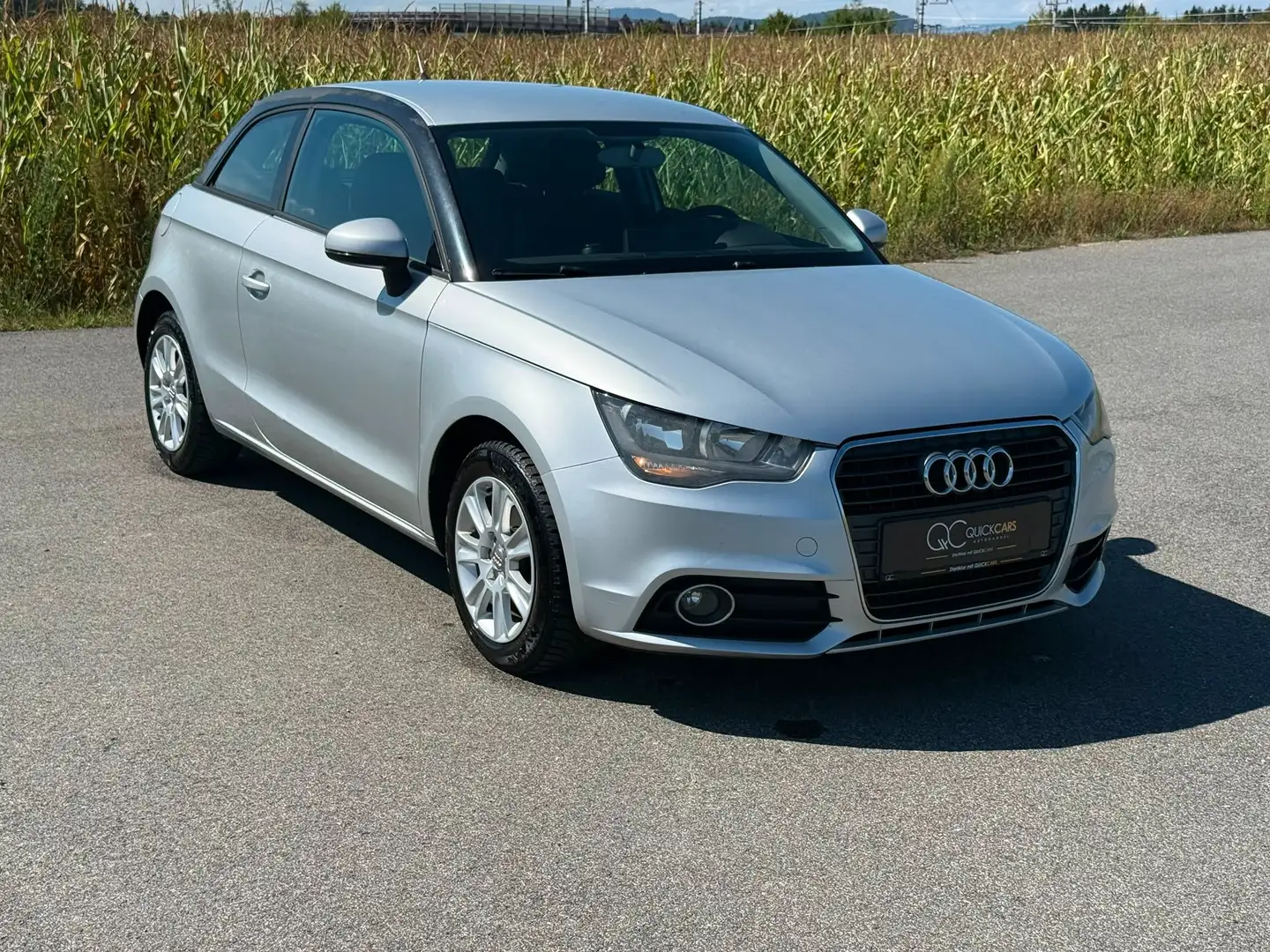 Audi A1 attraction Silber - 1