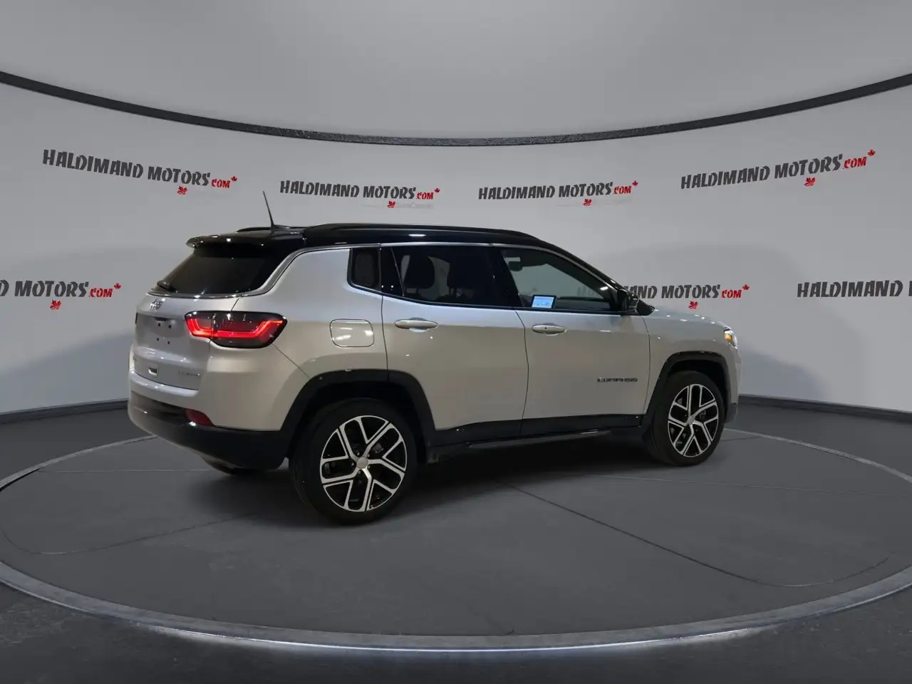 Jeep Compass photo Jeep Compass