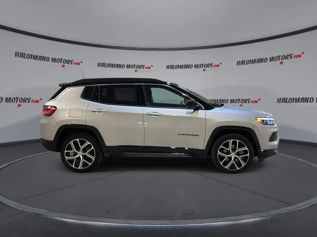Jeep Compass photo Jeep Compass